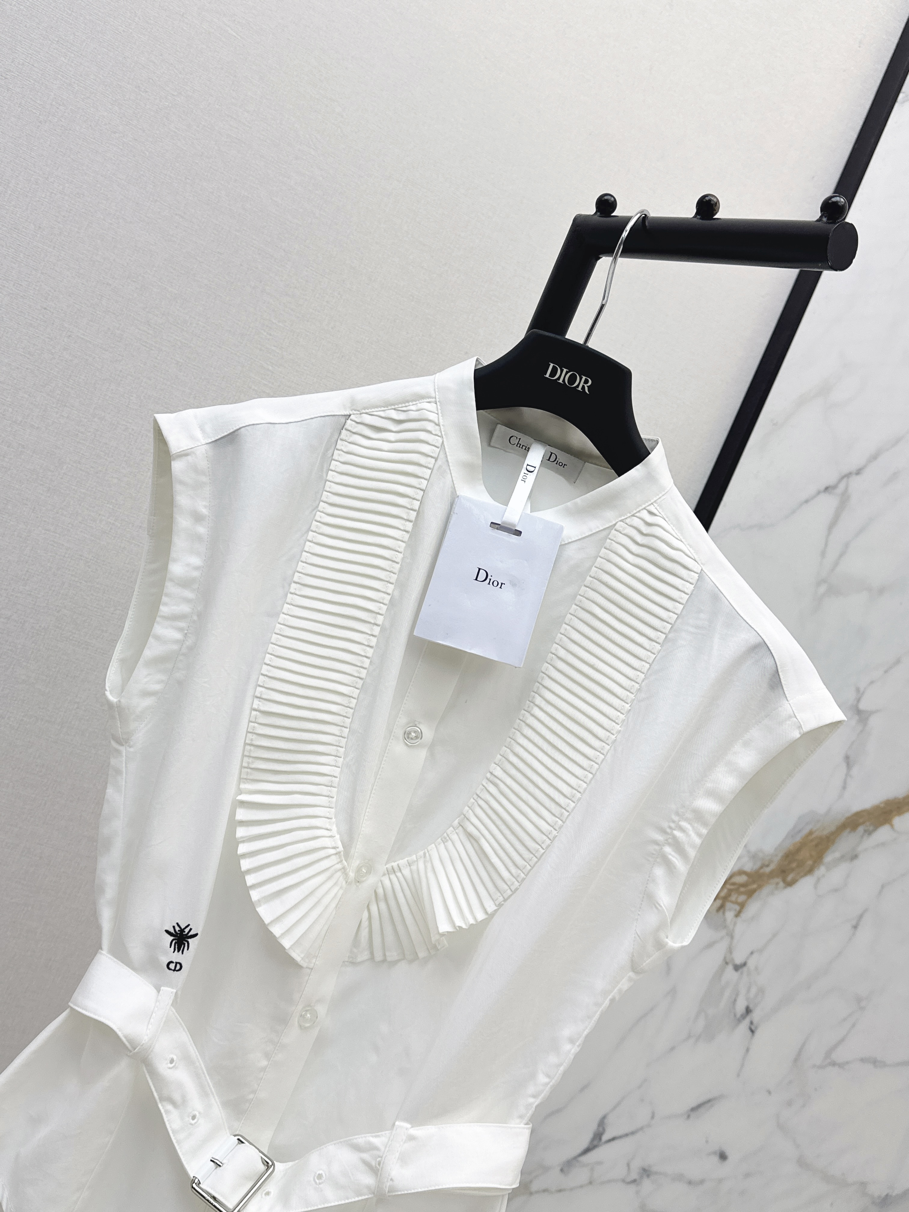 CD 26ss sleeveless ruffle belted blouse