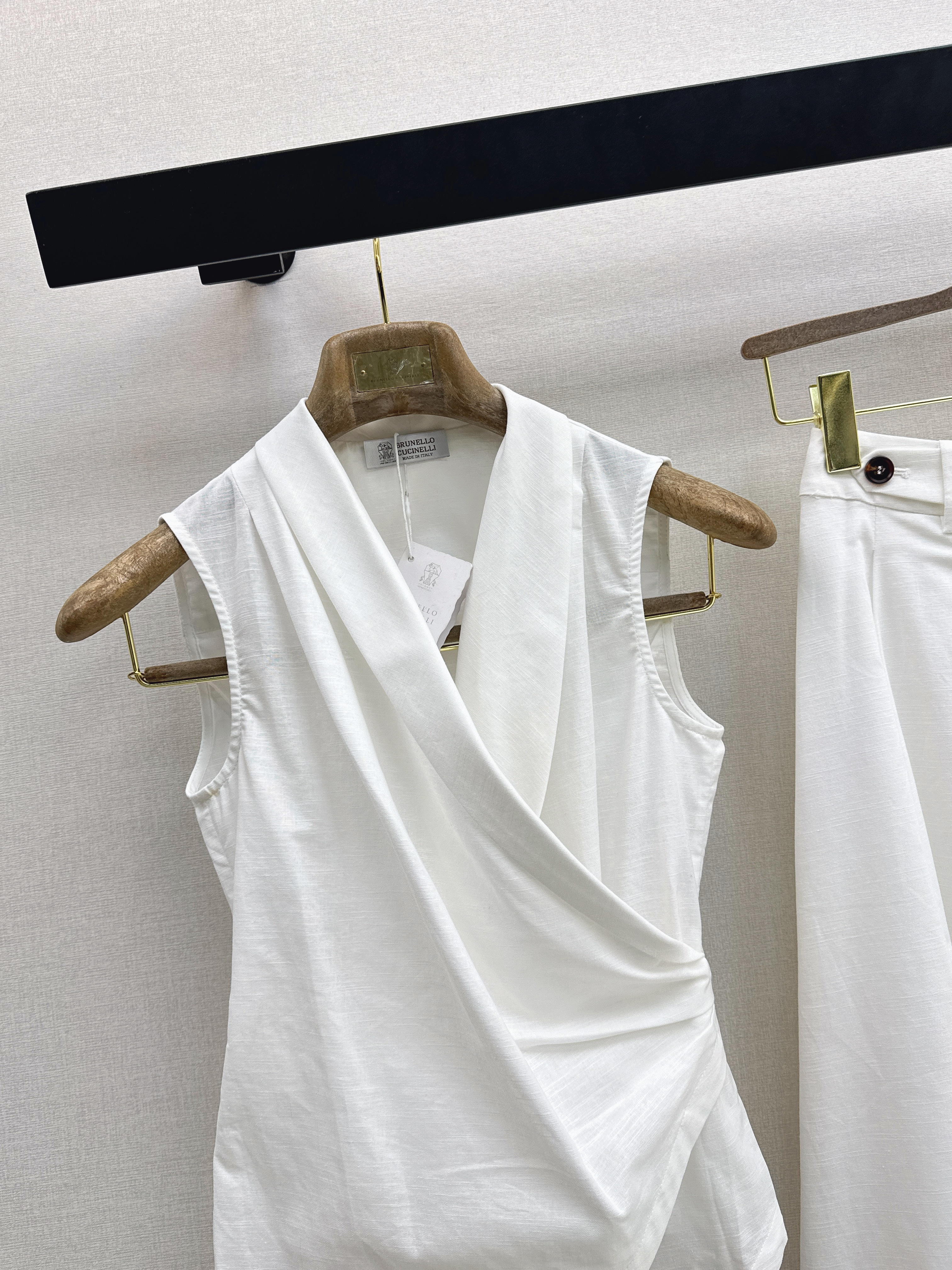 Brun 26ss sleeveless top skirt set