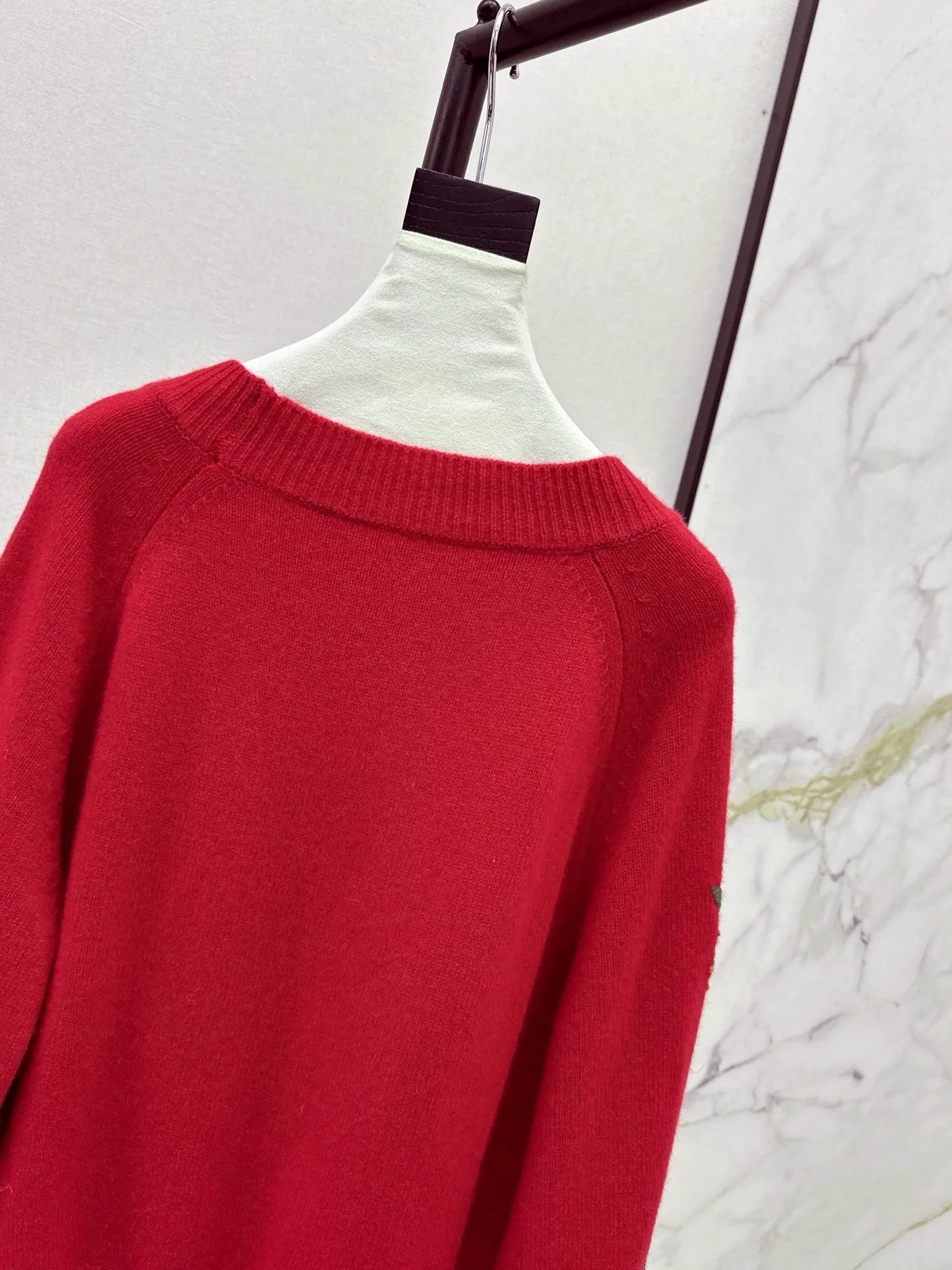 Gucc 25fw embroidery sweater