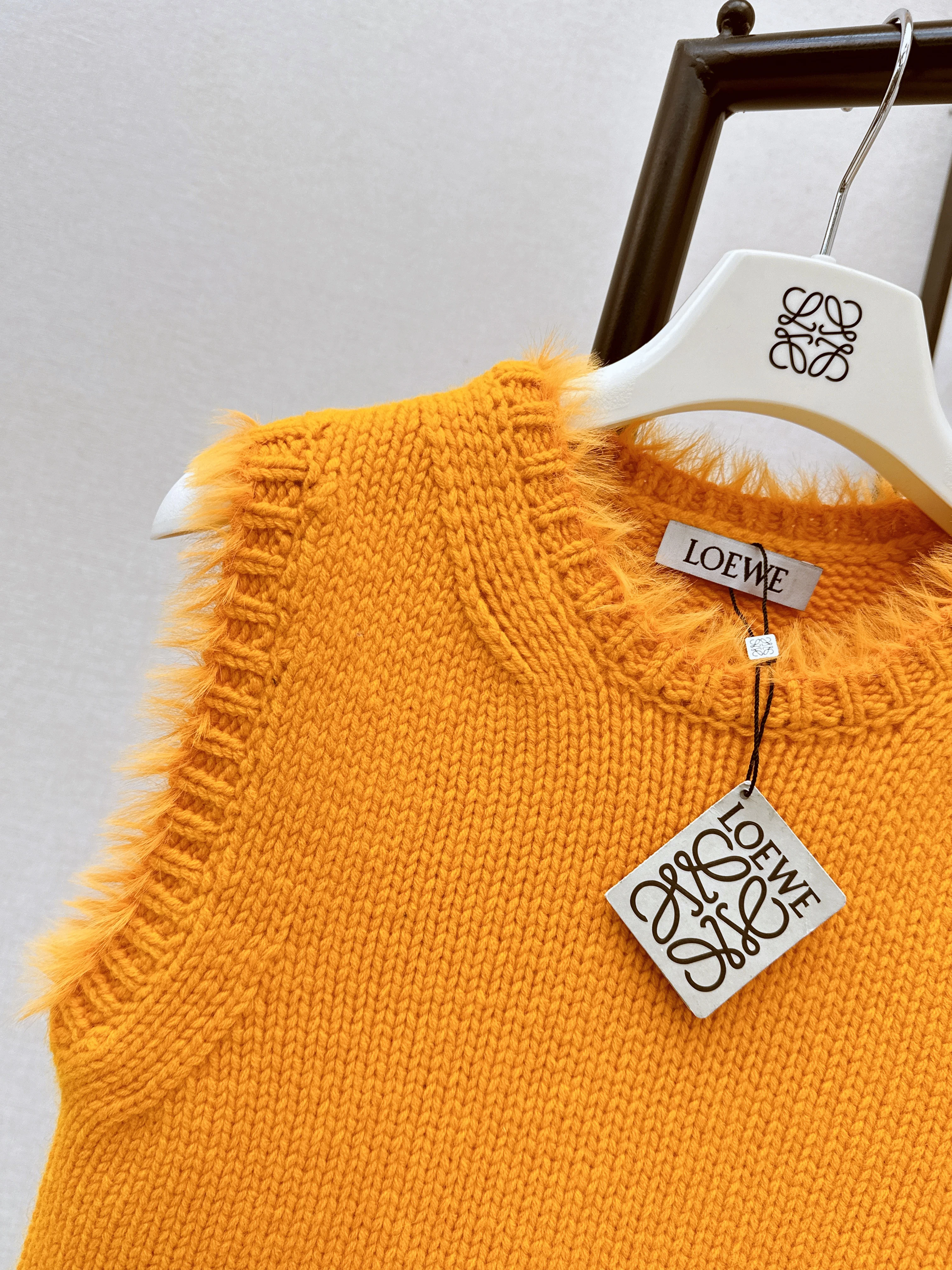 Loe 26ss sleeveless sweater