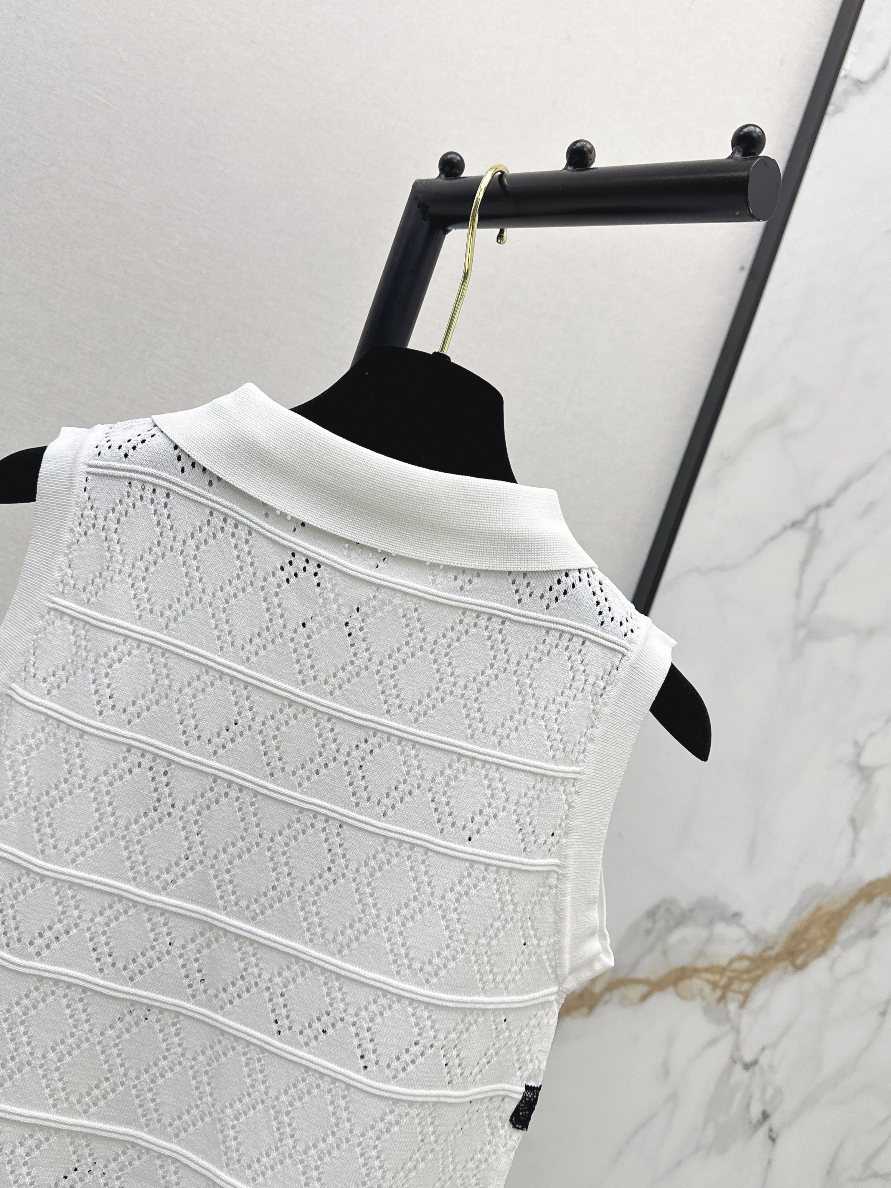 Chan 26ss lace knit vest