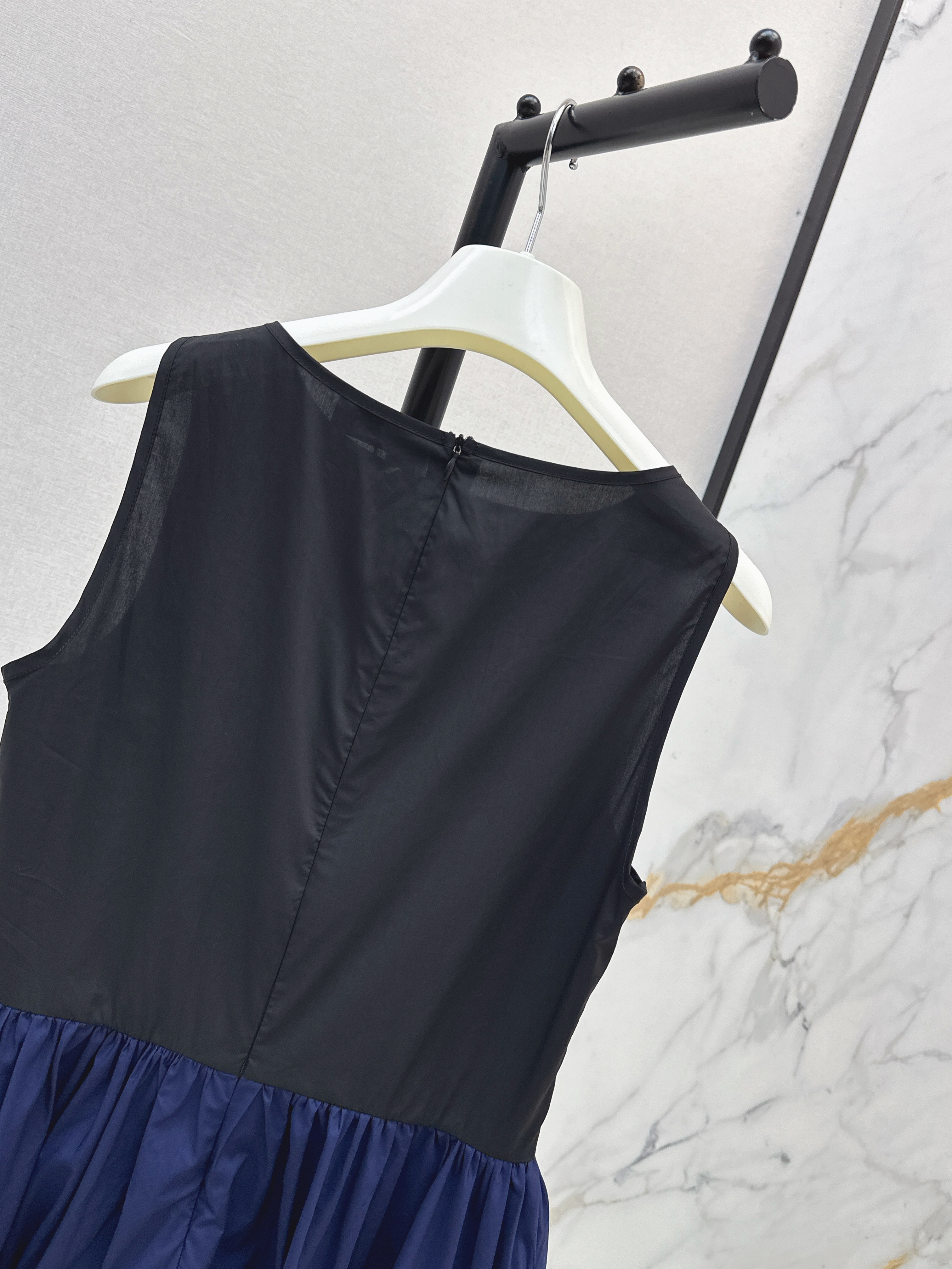 Loe 26ss Sleeveless Ruffle Midi Dress