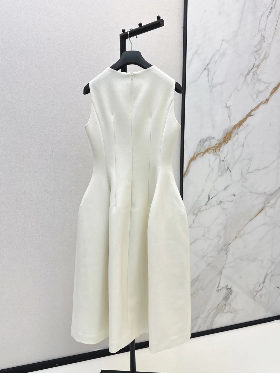 CD 25fw sleeveless dress