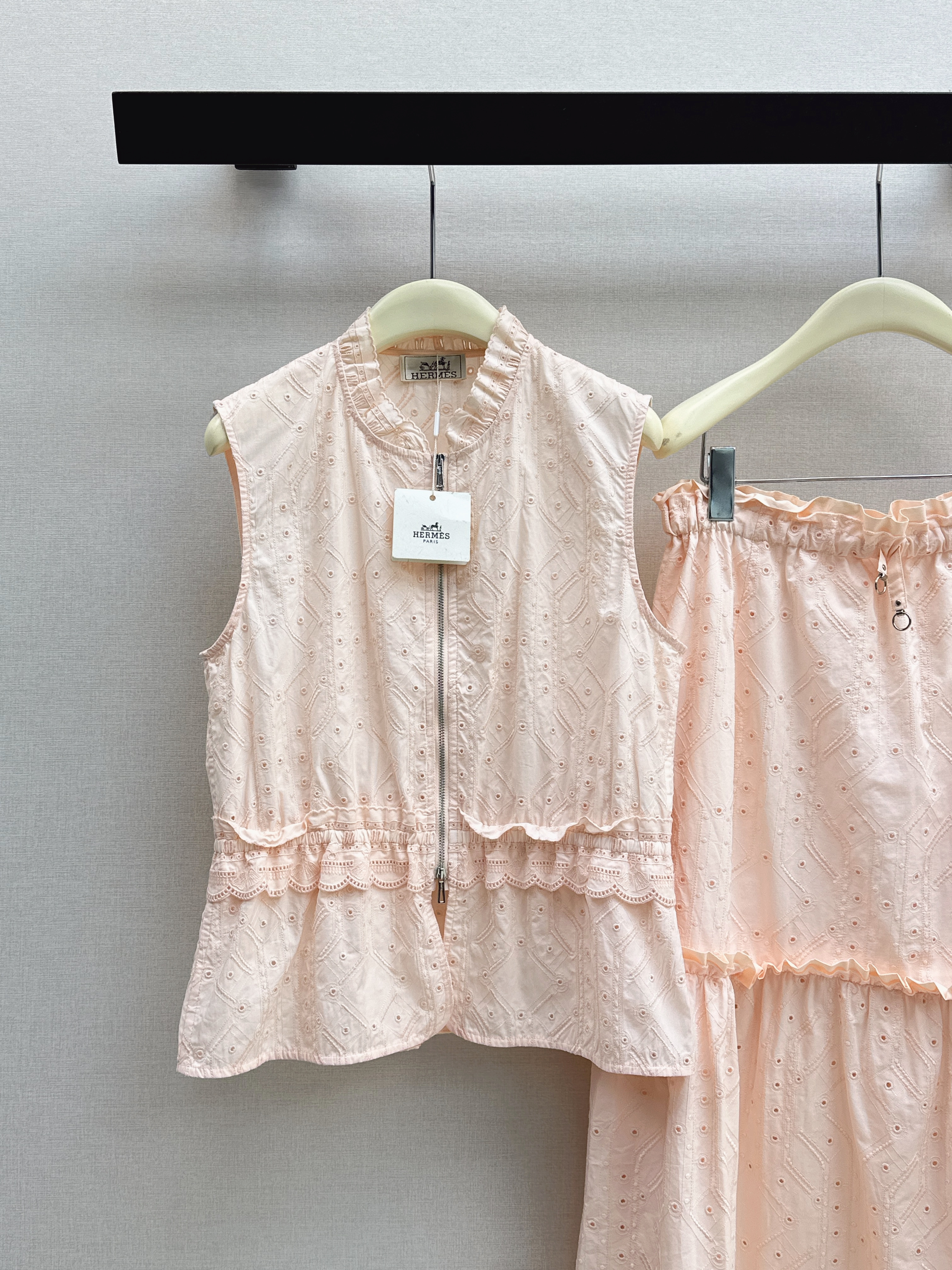 Herm 26ss embroidert vest skirt set