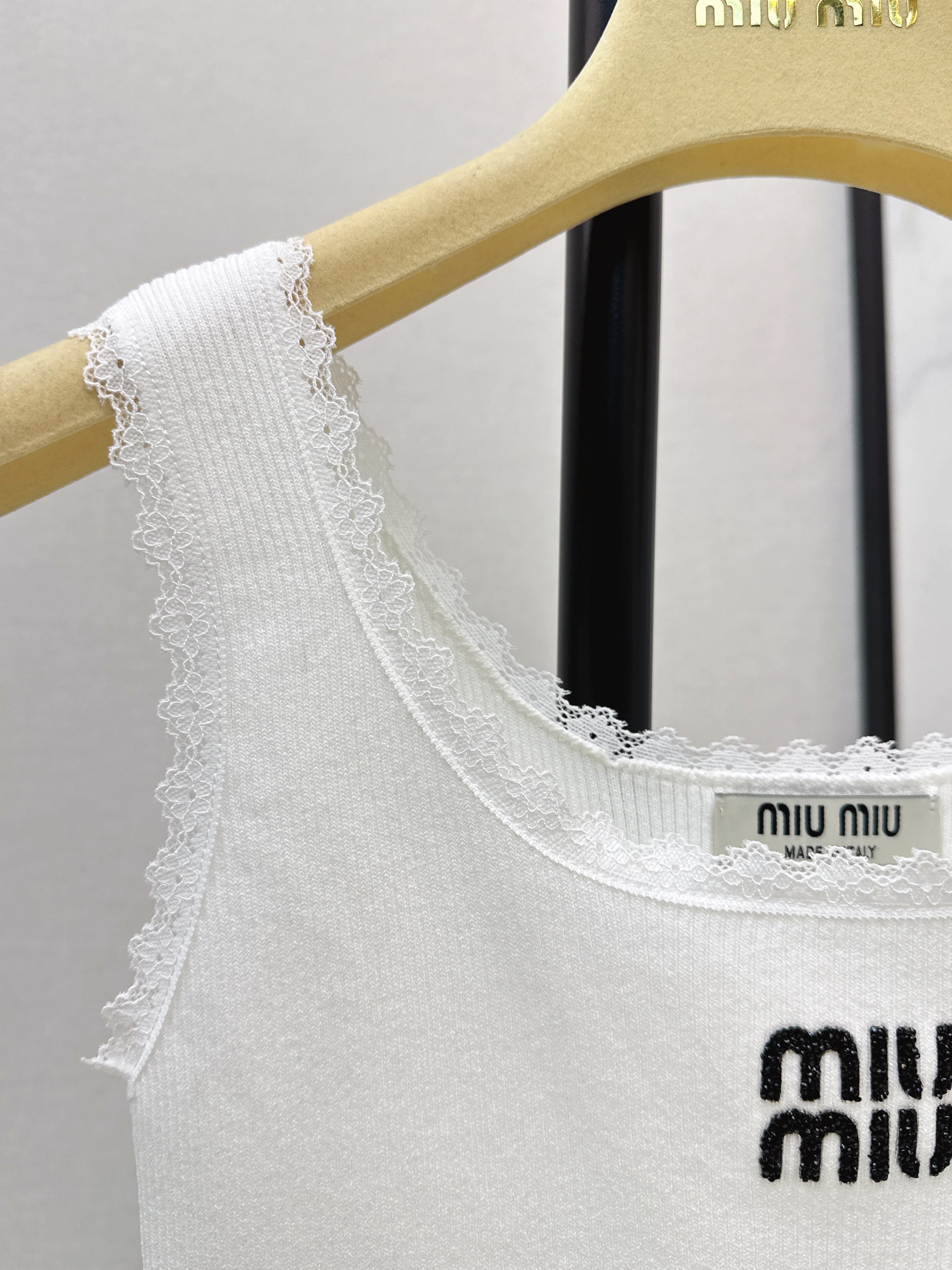 Miu 26ss lace knit vest