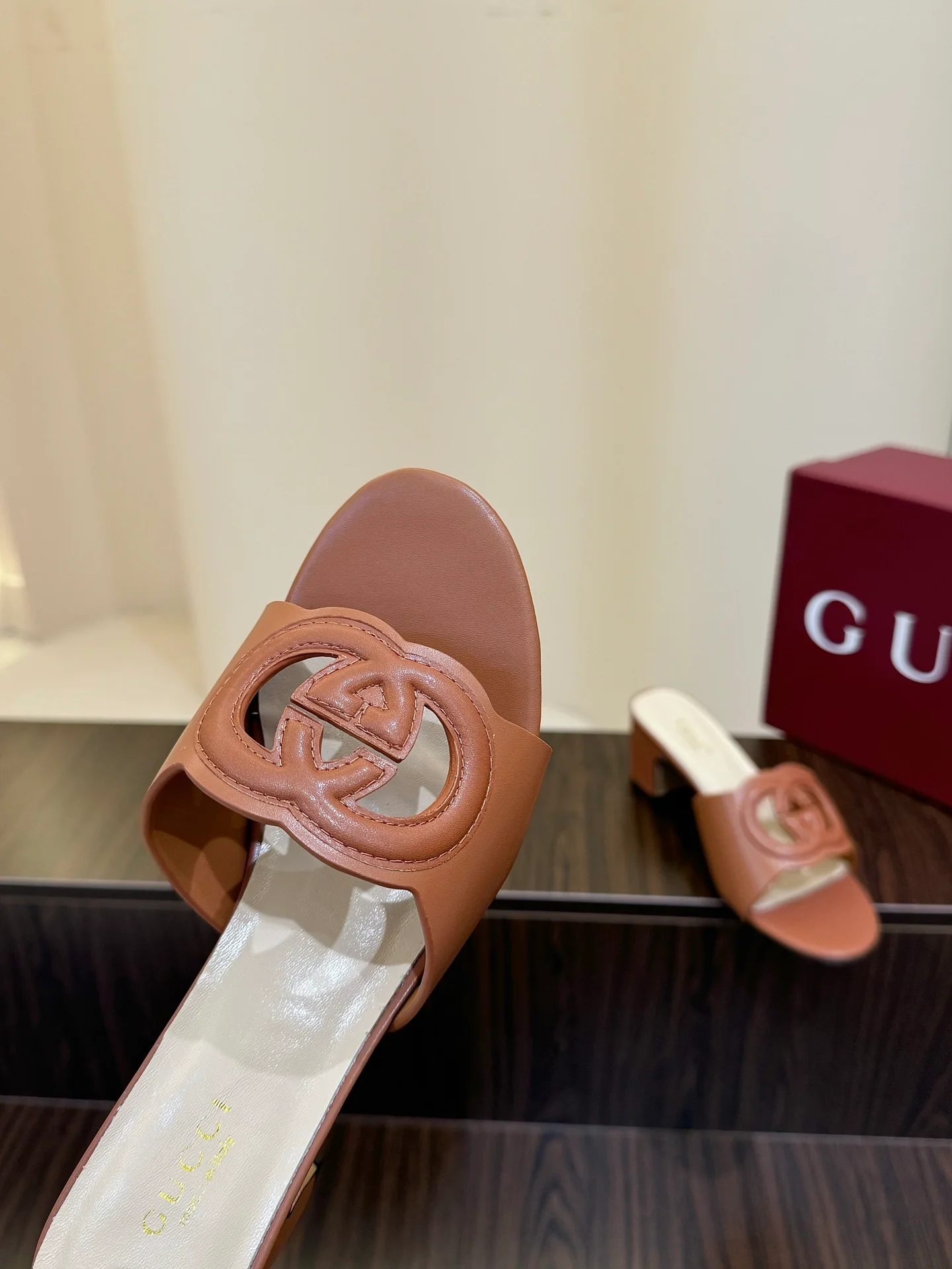 Gucc 25fw slide sandals