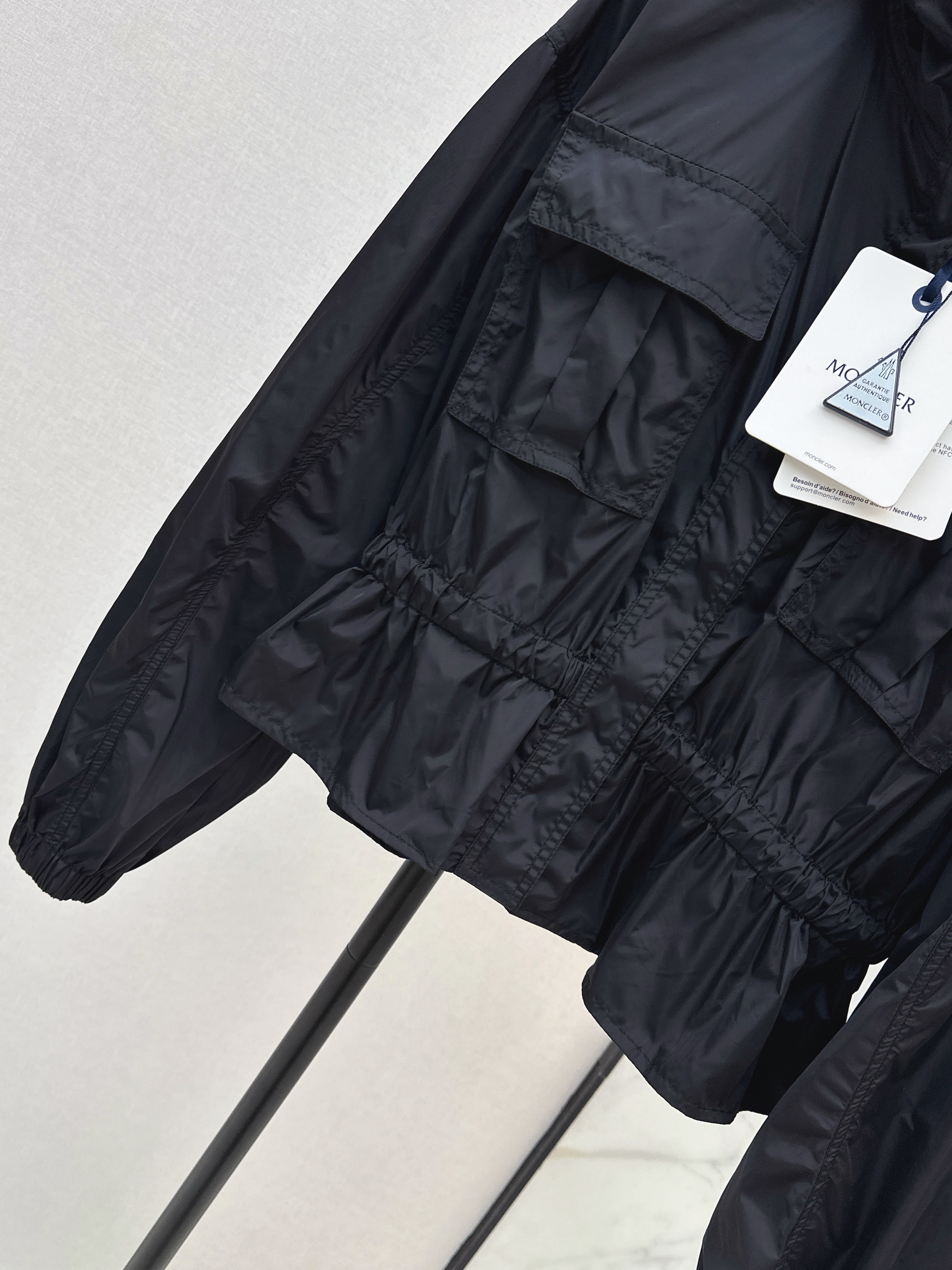 Monc 26ss hodded windbreaker