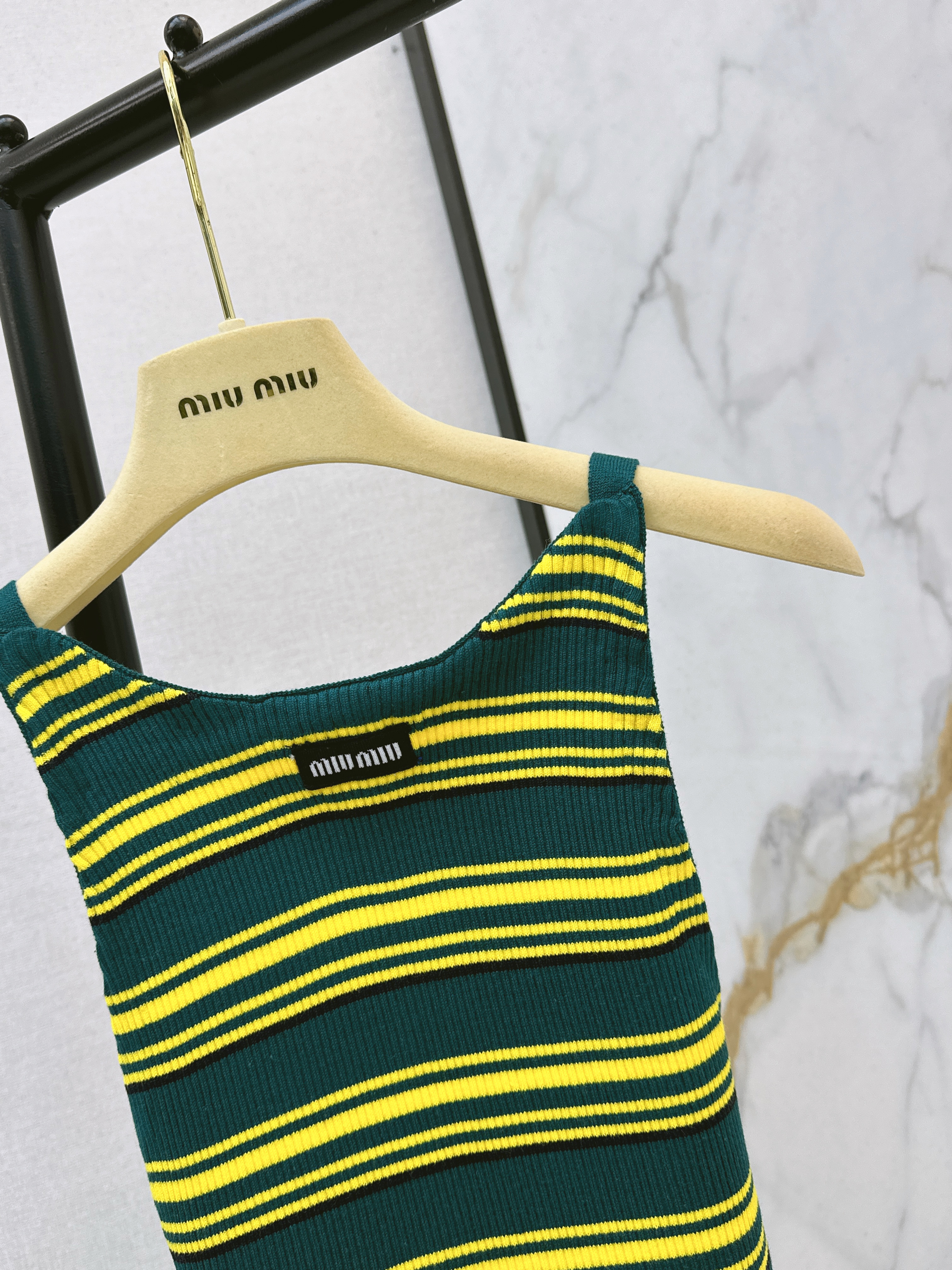 Miu 26ss open back vest