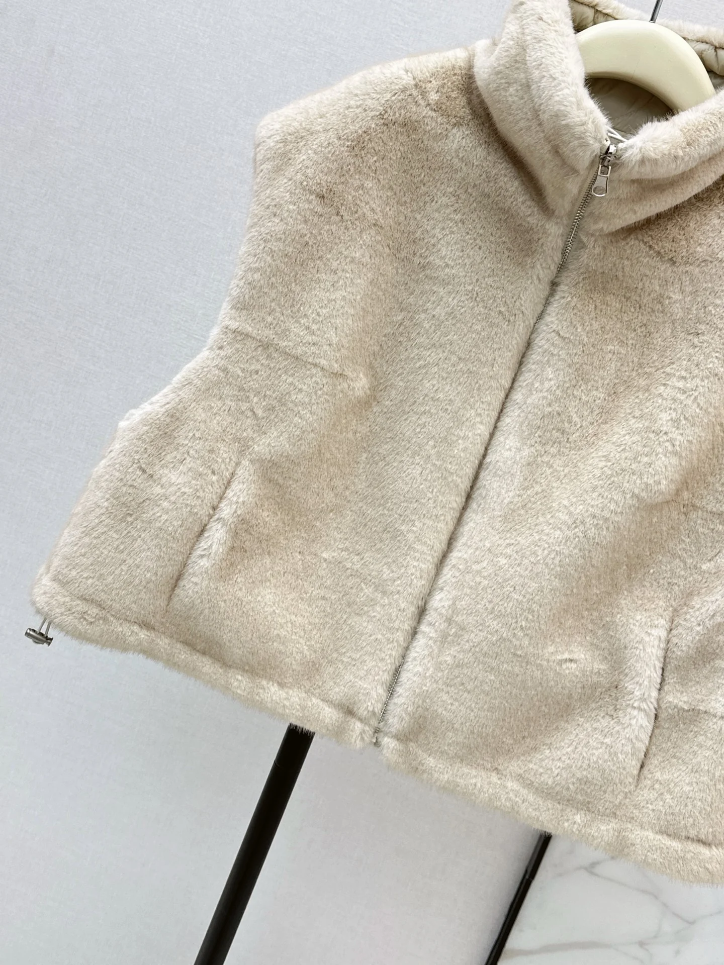 Brun 25fw reversible faux fur vest jacket