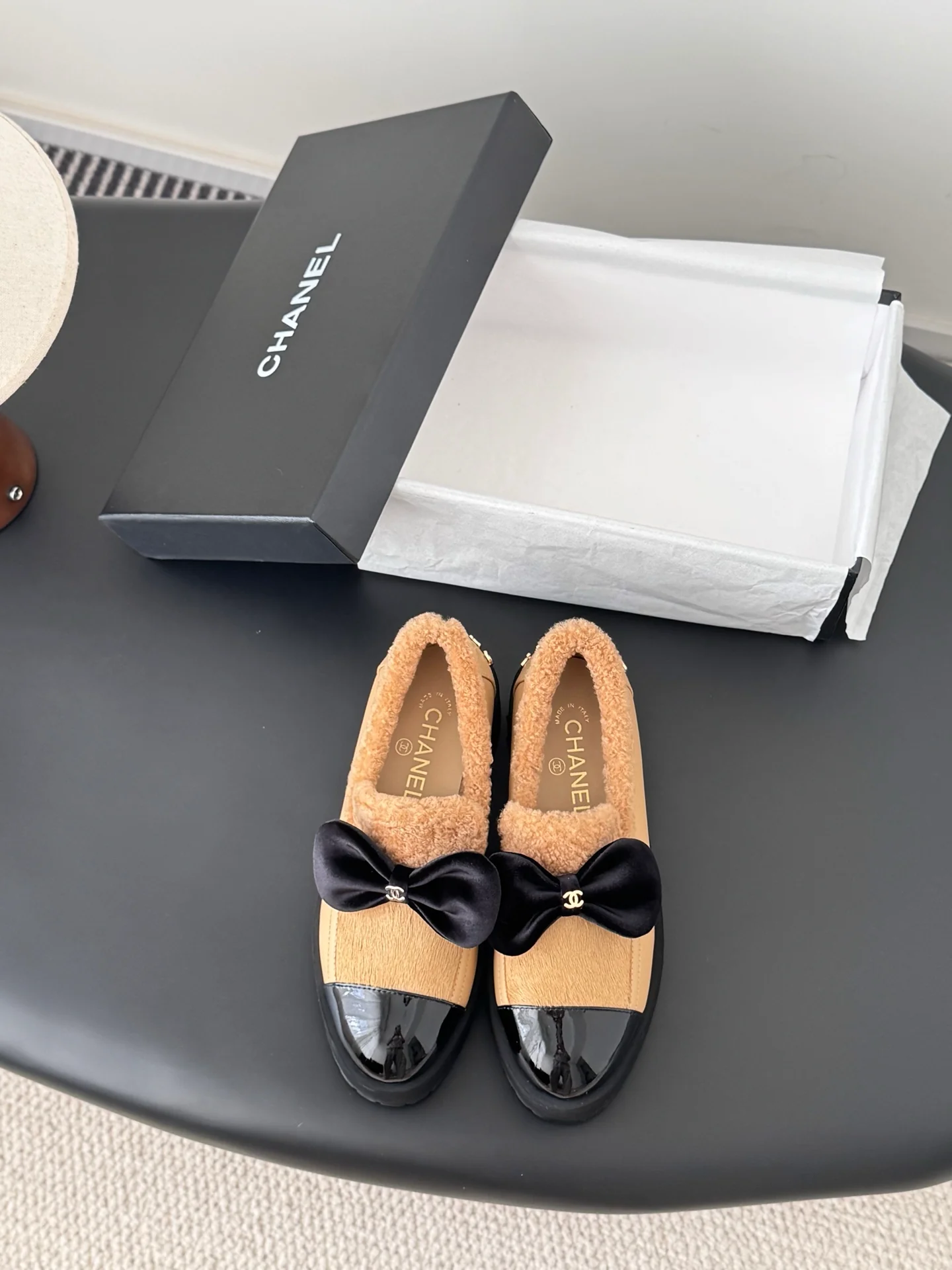 Chan 25fw lined flats