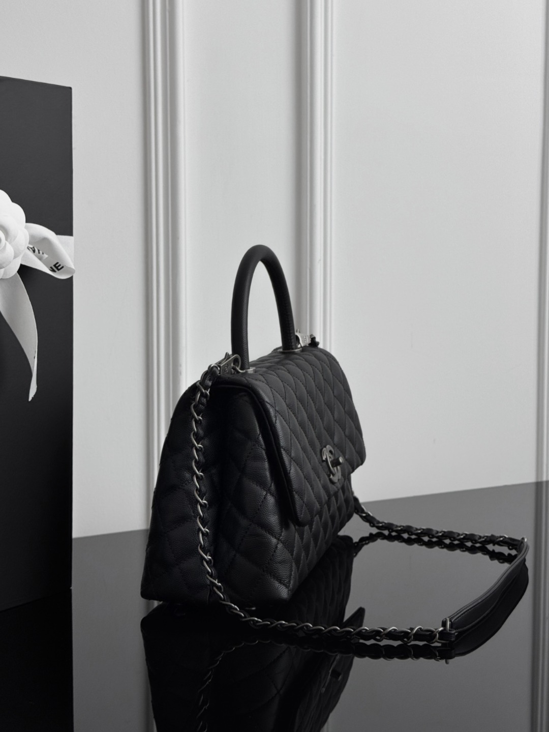 Chan 26ss coco handle bag
