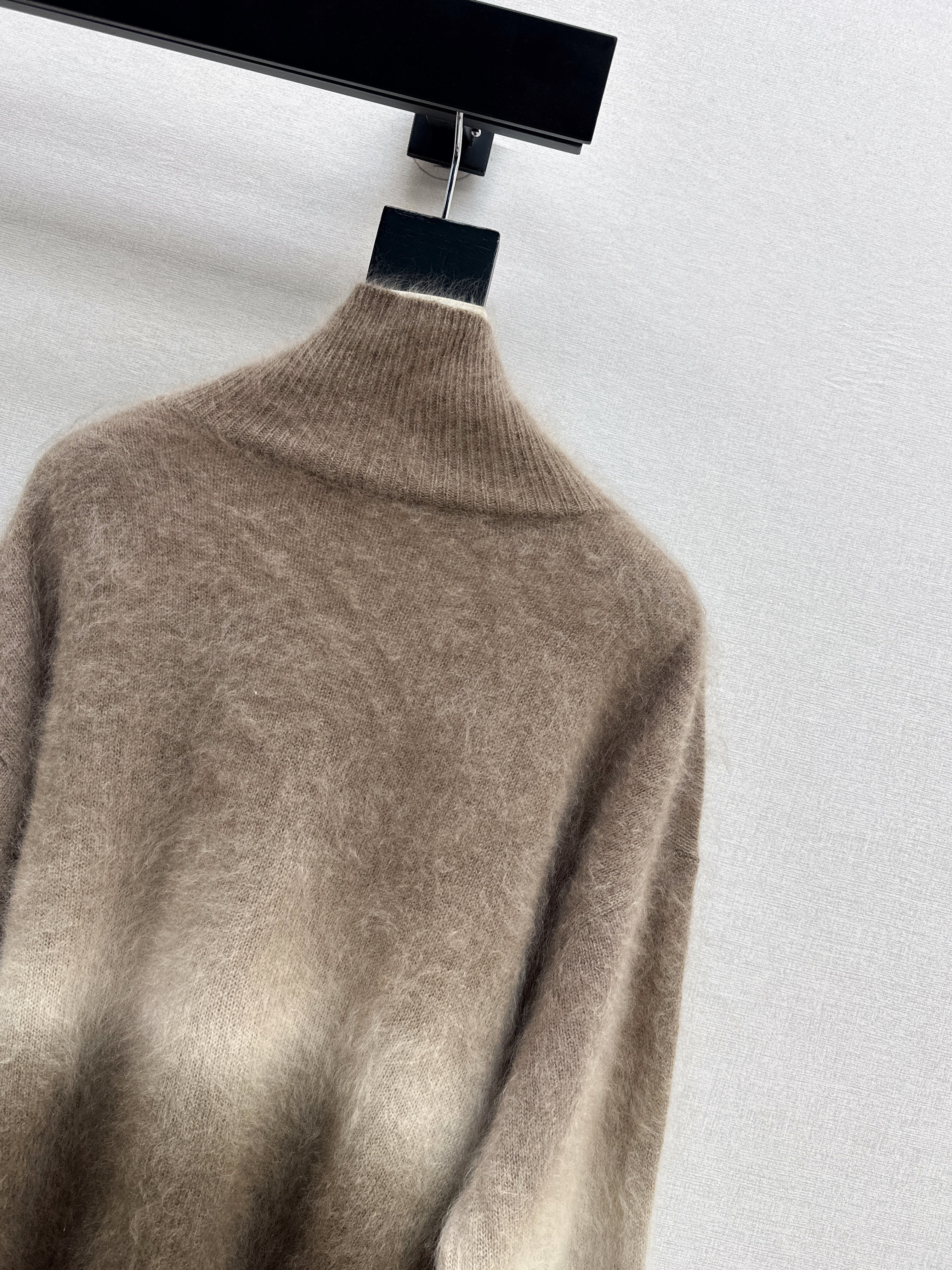 Max 26ss gradient colors sweater