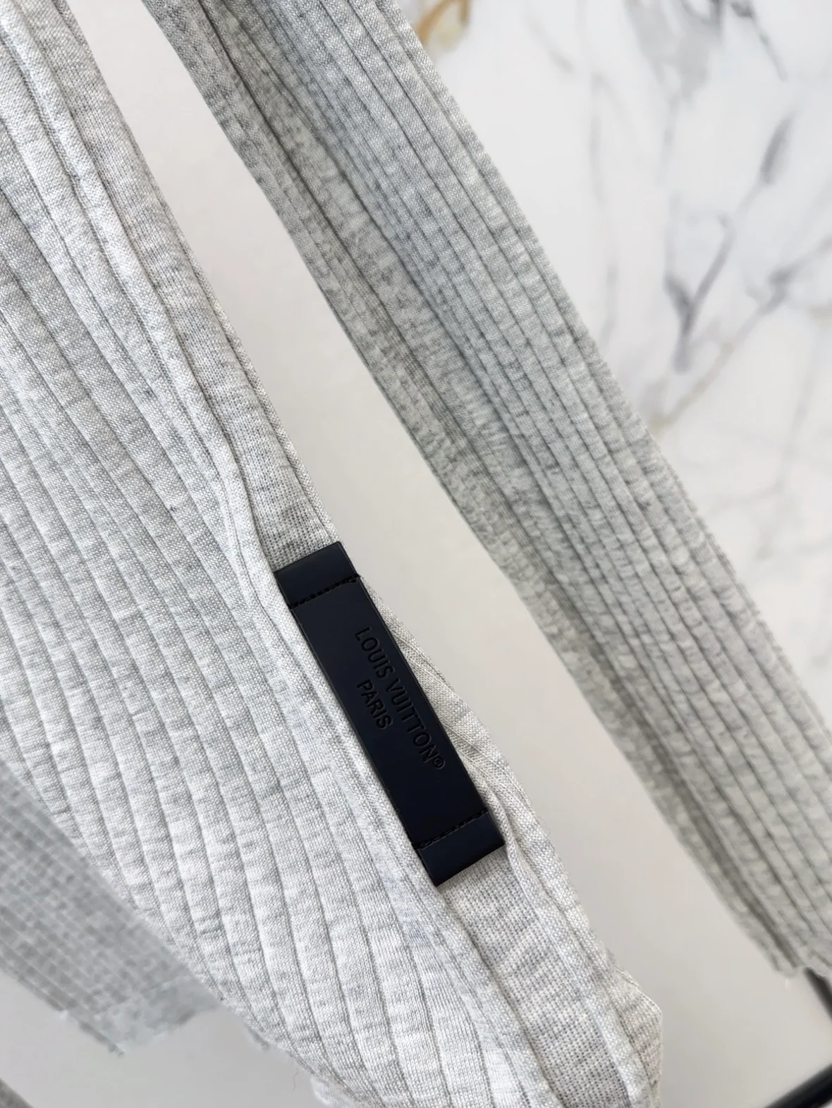 Louis 26ss v-neck cardigan