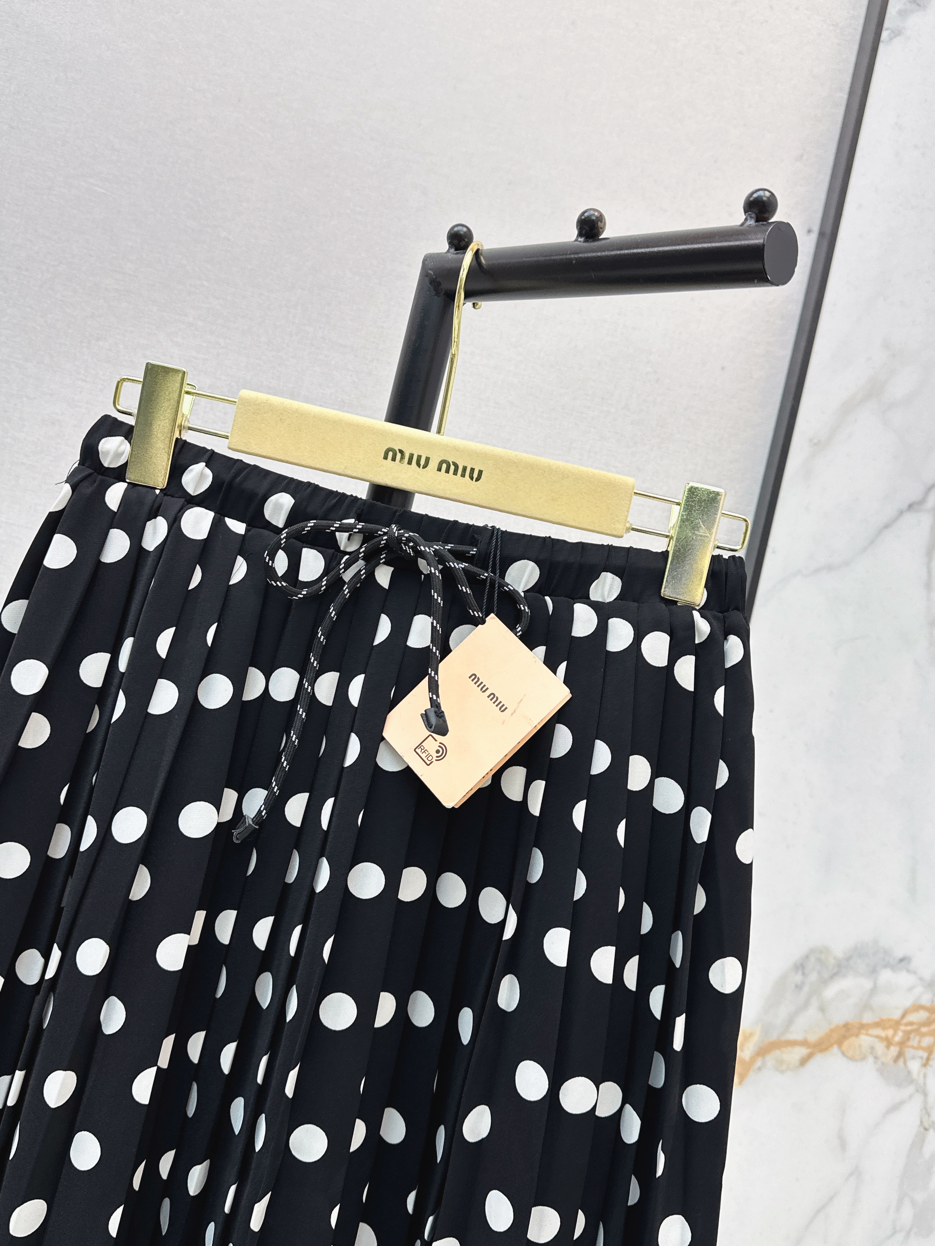 Miu 26ss polka dots pleated skirt