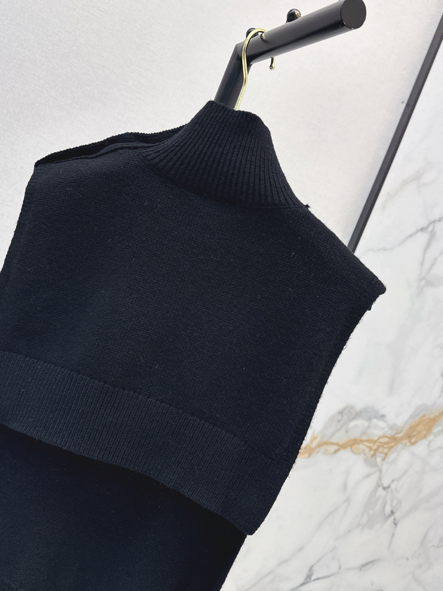 Chan 26ss high neck vest cape