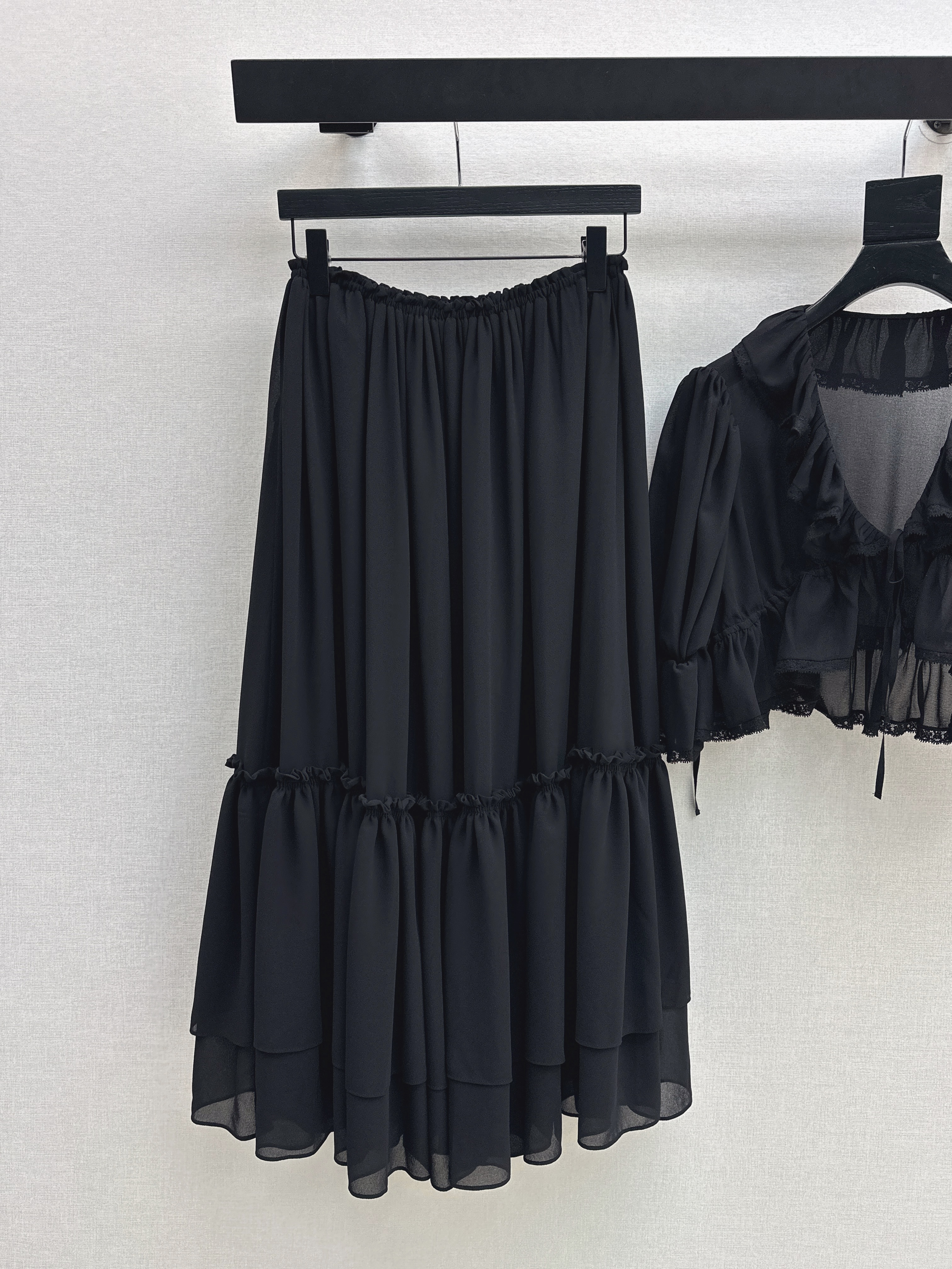 Chol 26ss ruffle top skirt set