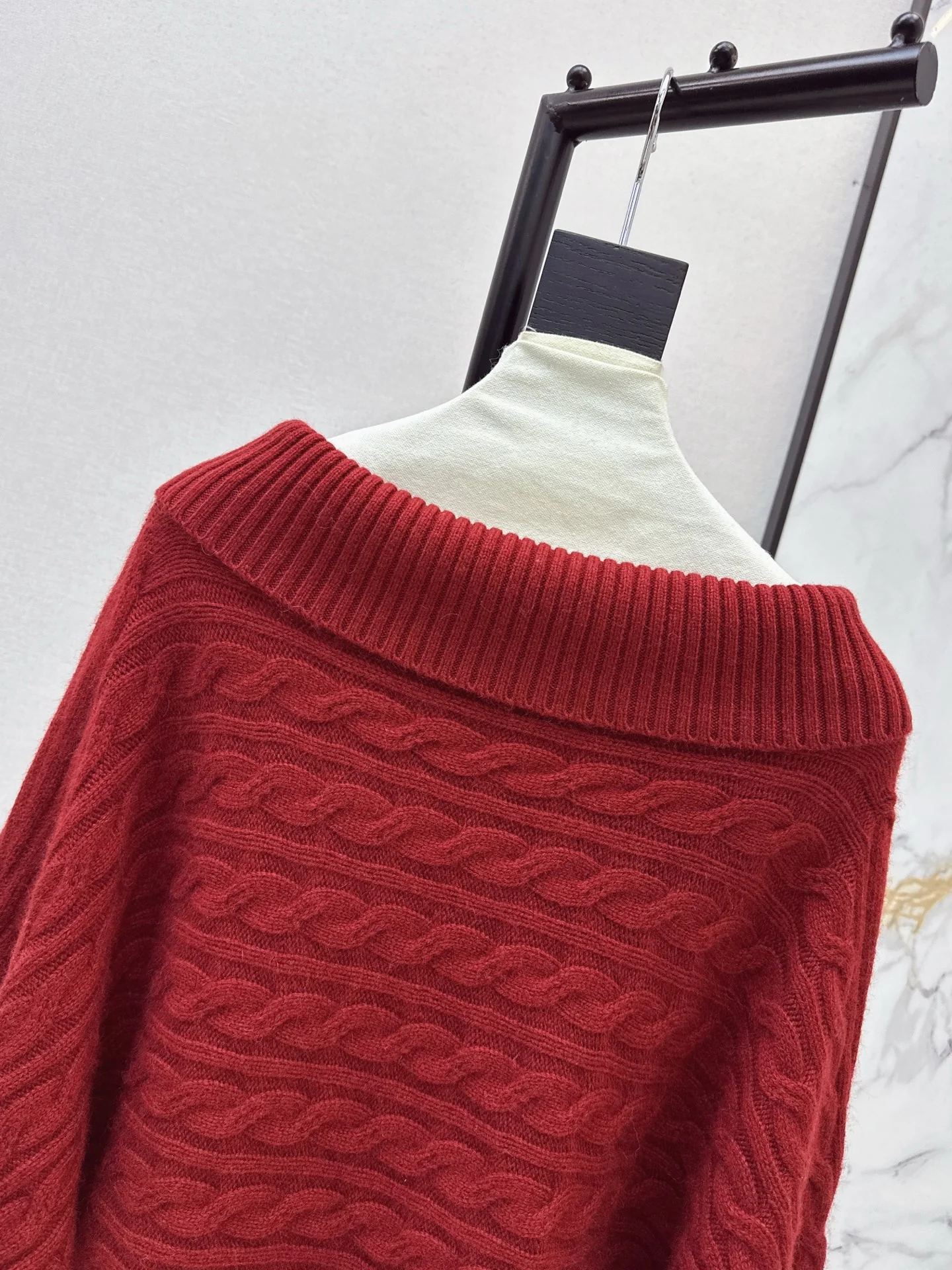 Chan 26ss off shoulder top sweater