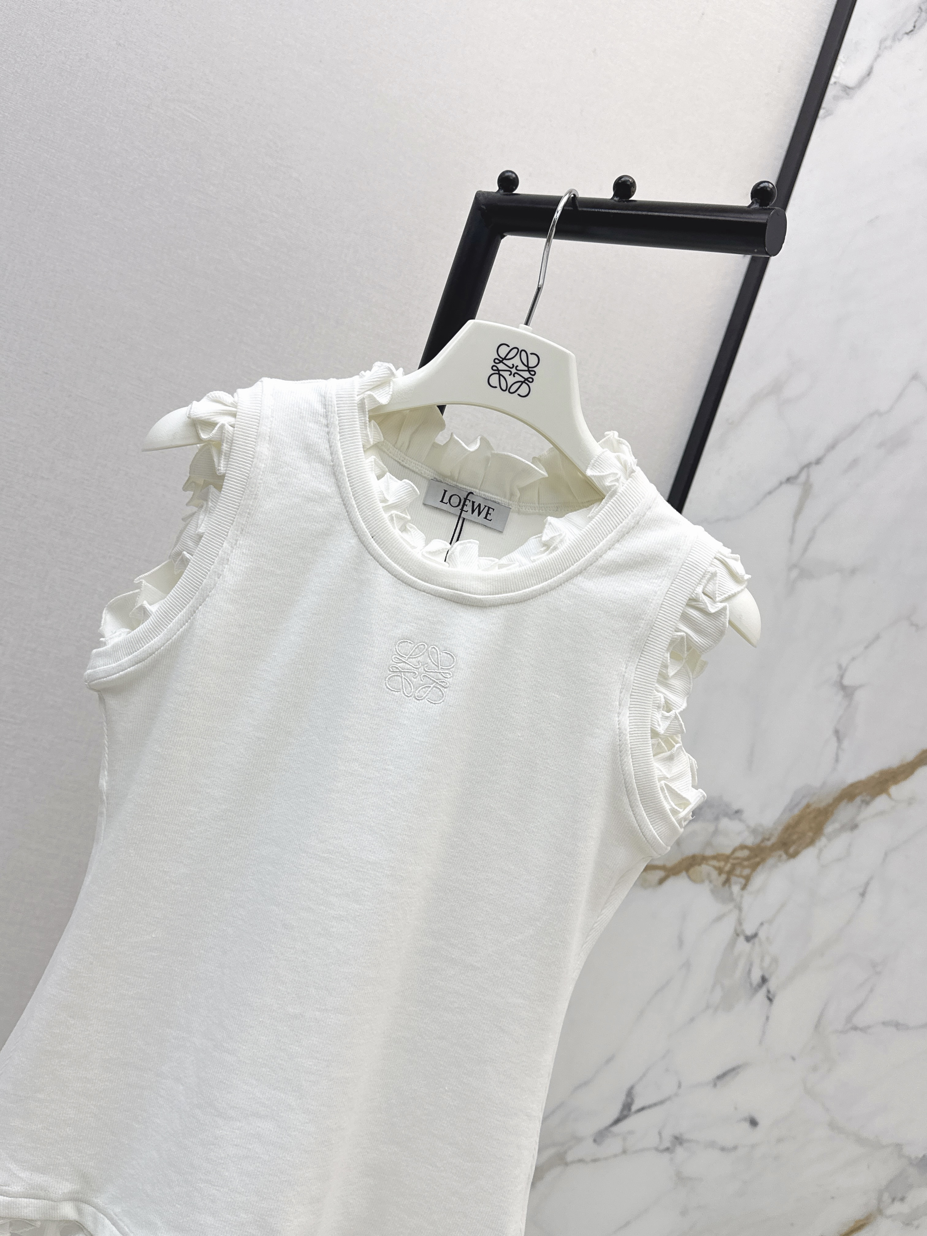 Loe 26ss ruffle vest
