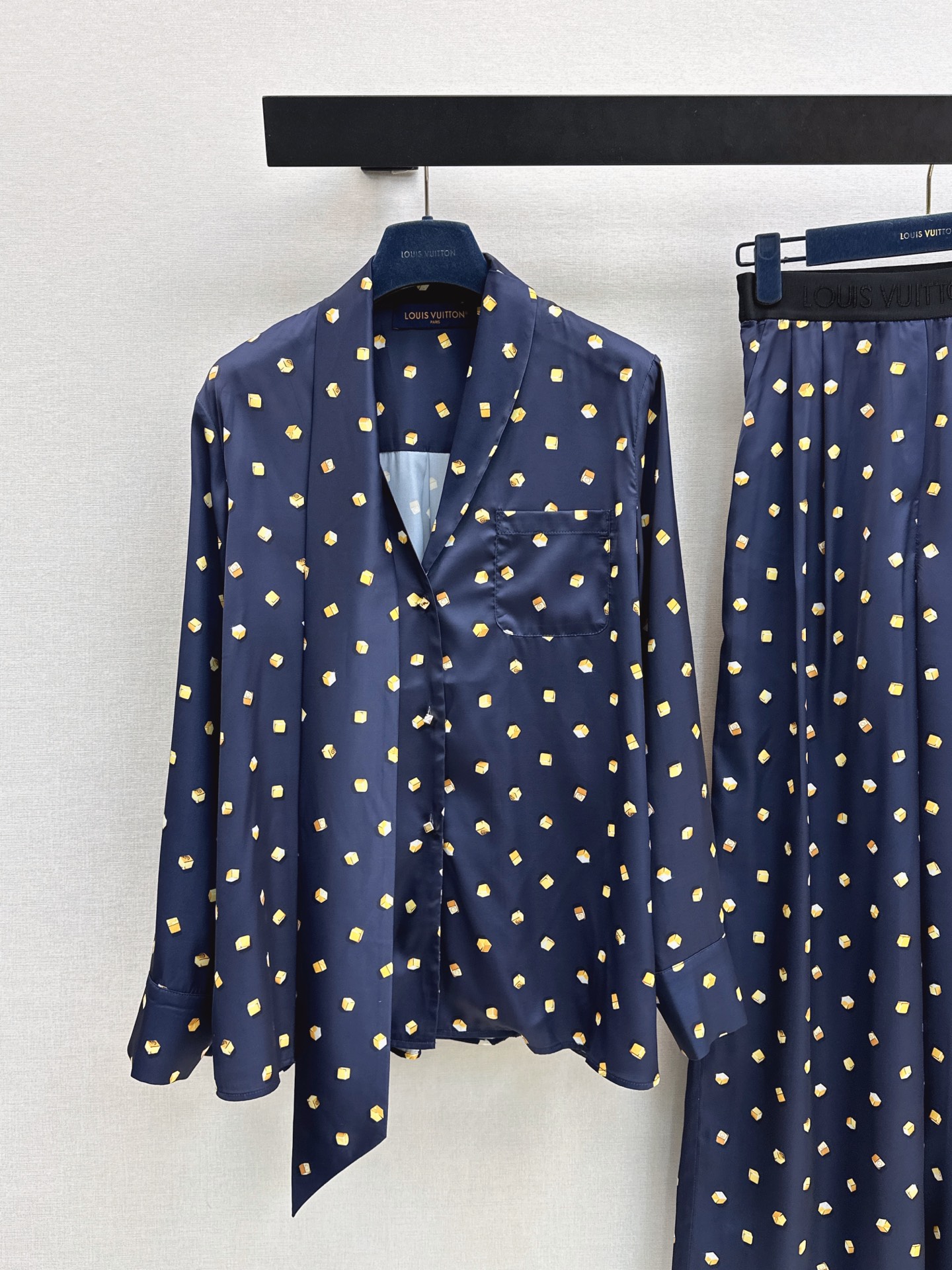 Loui 26ss polka dots ribbon shirt pants set