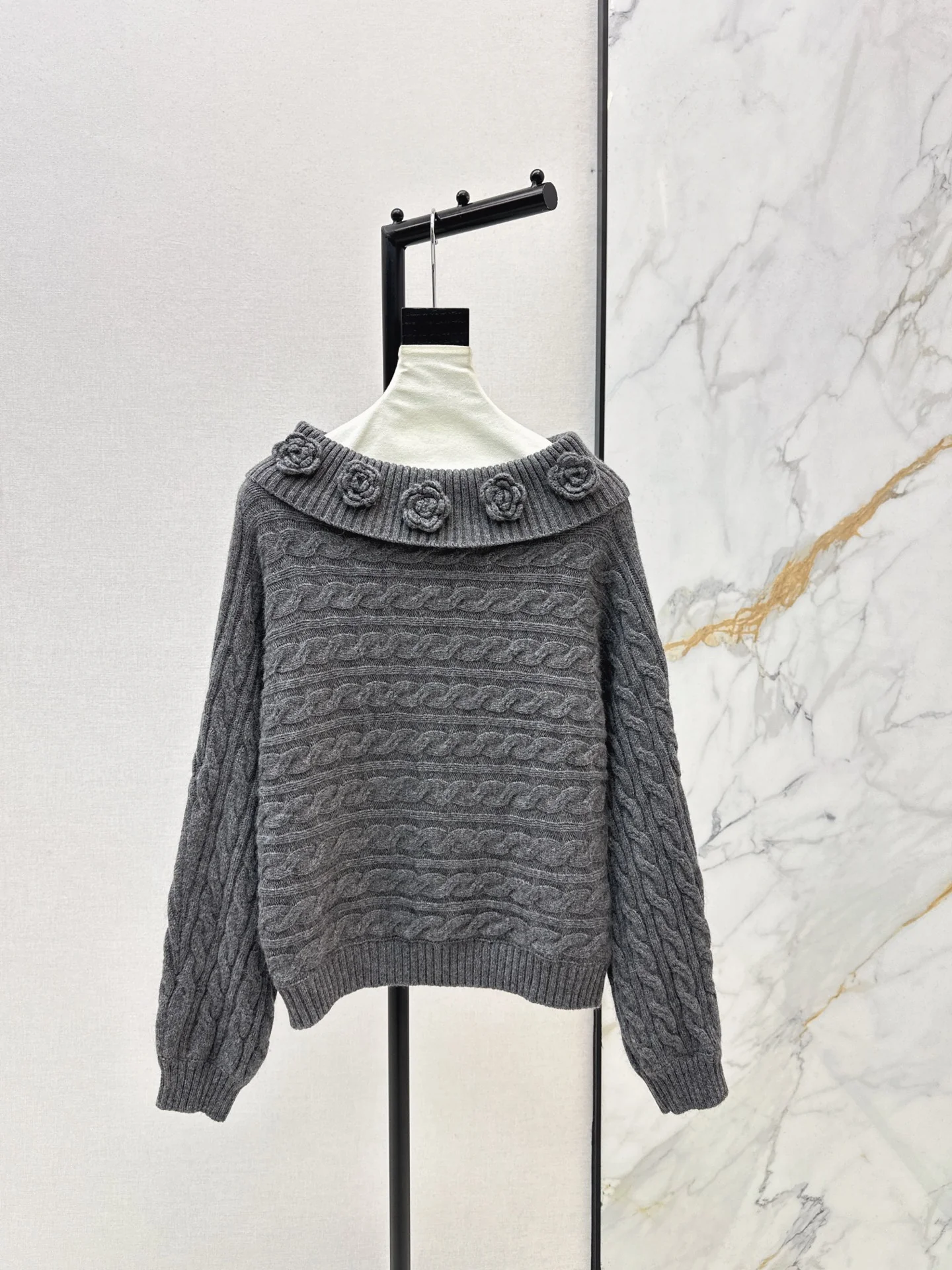 Chan 26ss off shoulder top sweater