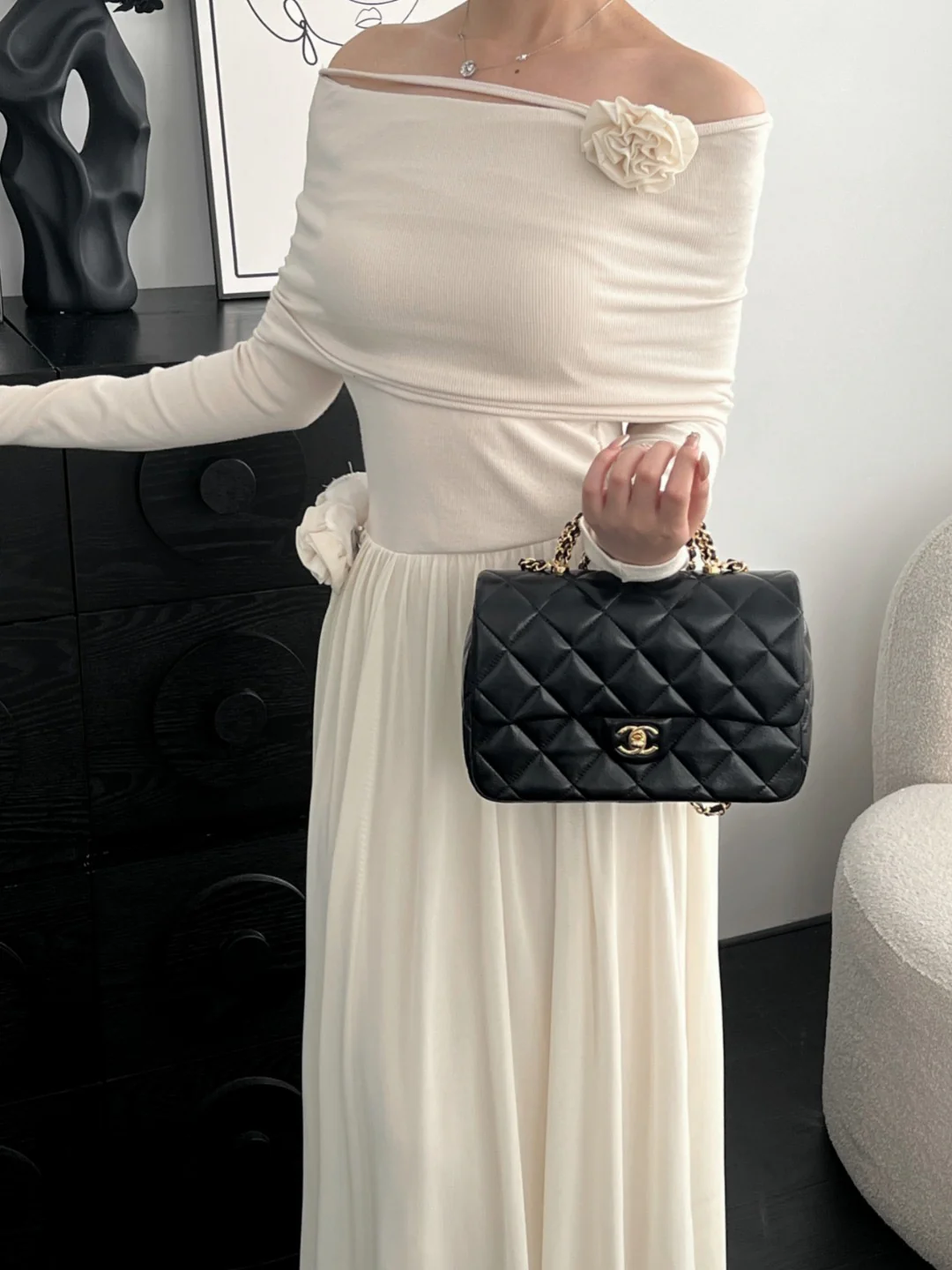 Chan 24B twist handle shoulder bag