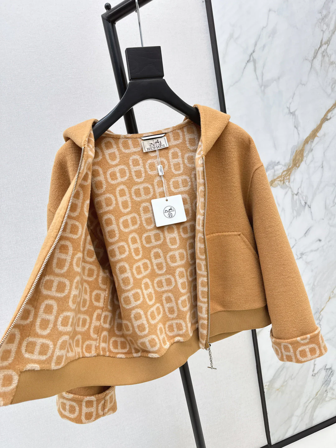 Her 25fw cashmere coat