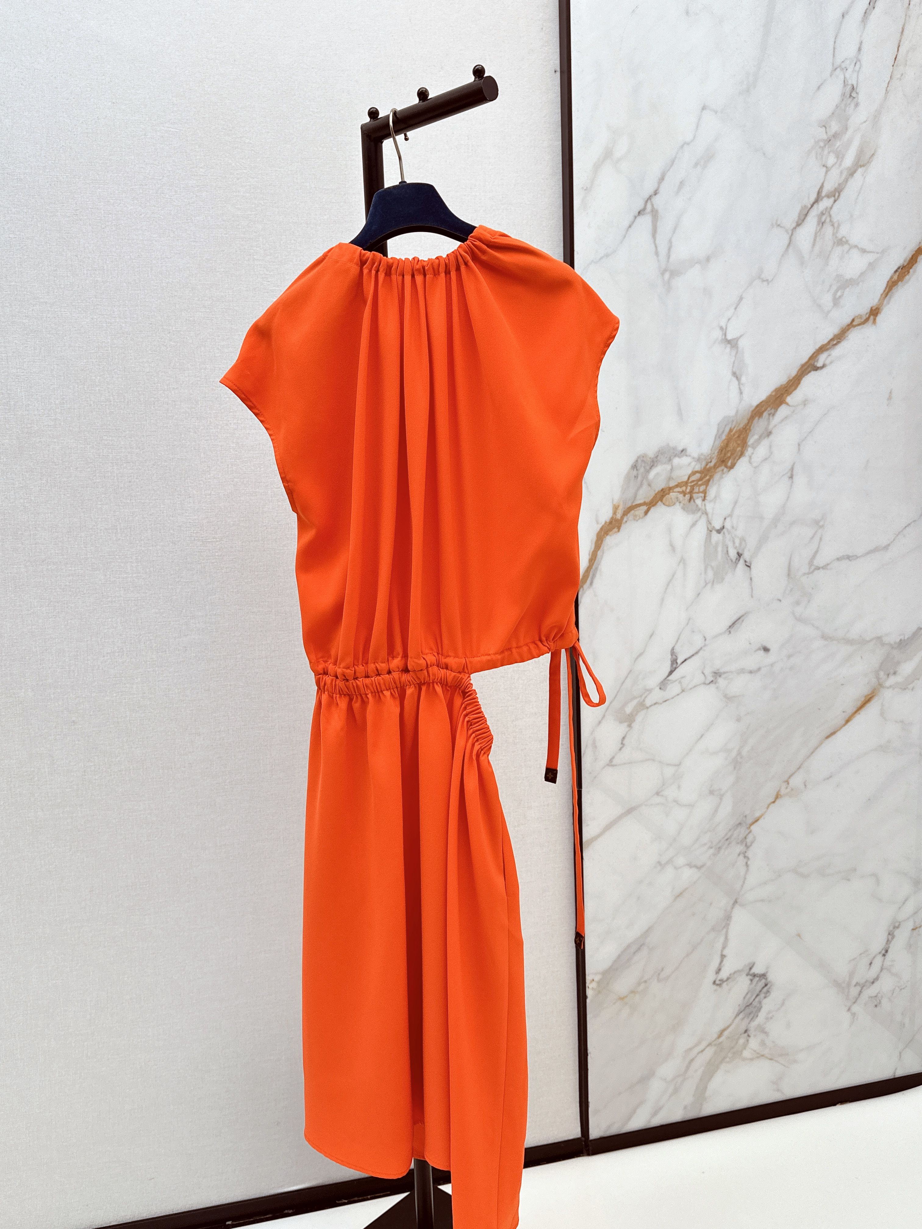 Loui 26ss cutout-waist drastring dress
