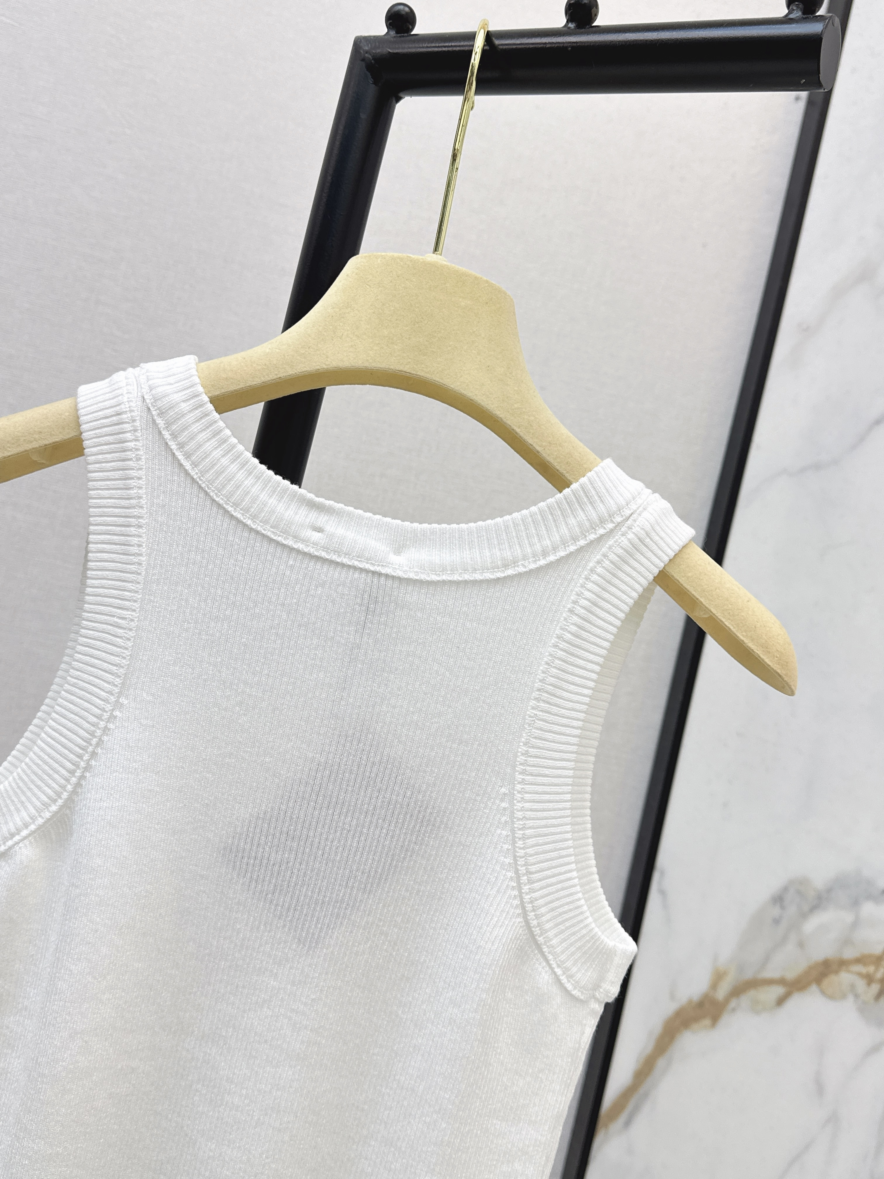 Miu 26ss sleeveless vest
