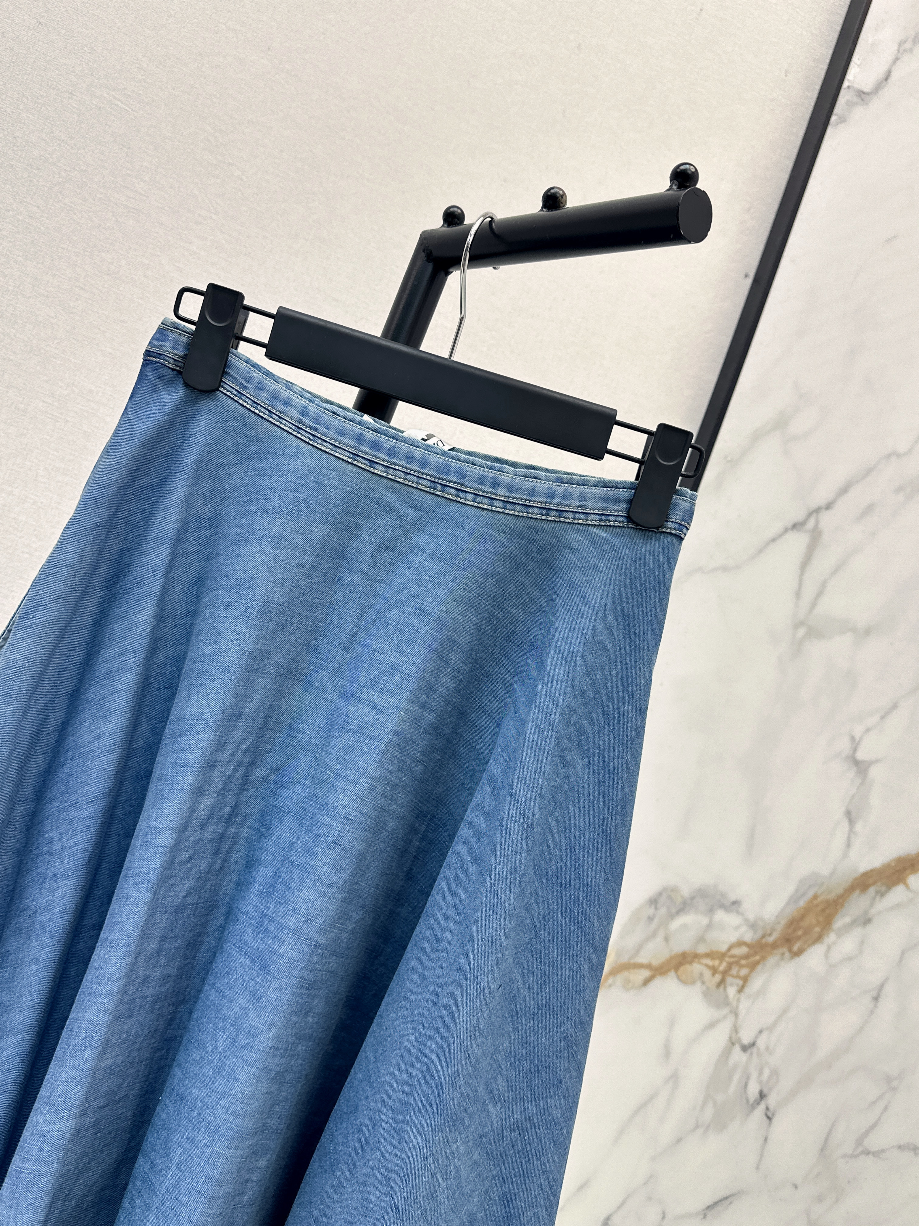 CD 26ss pleated denim skirt