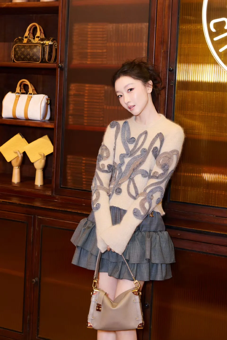 Louis 26ss rosette detail sweater