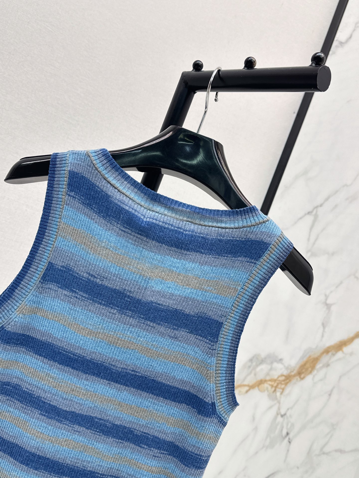 Celi 26ss stripe knit vest
