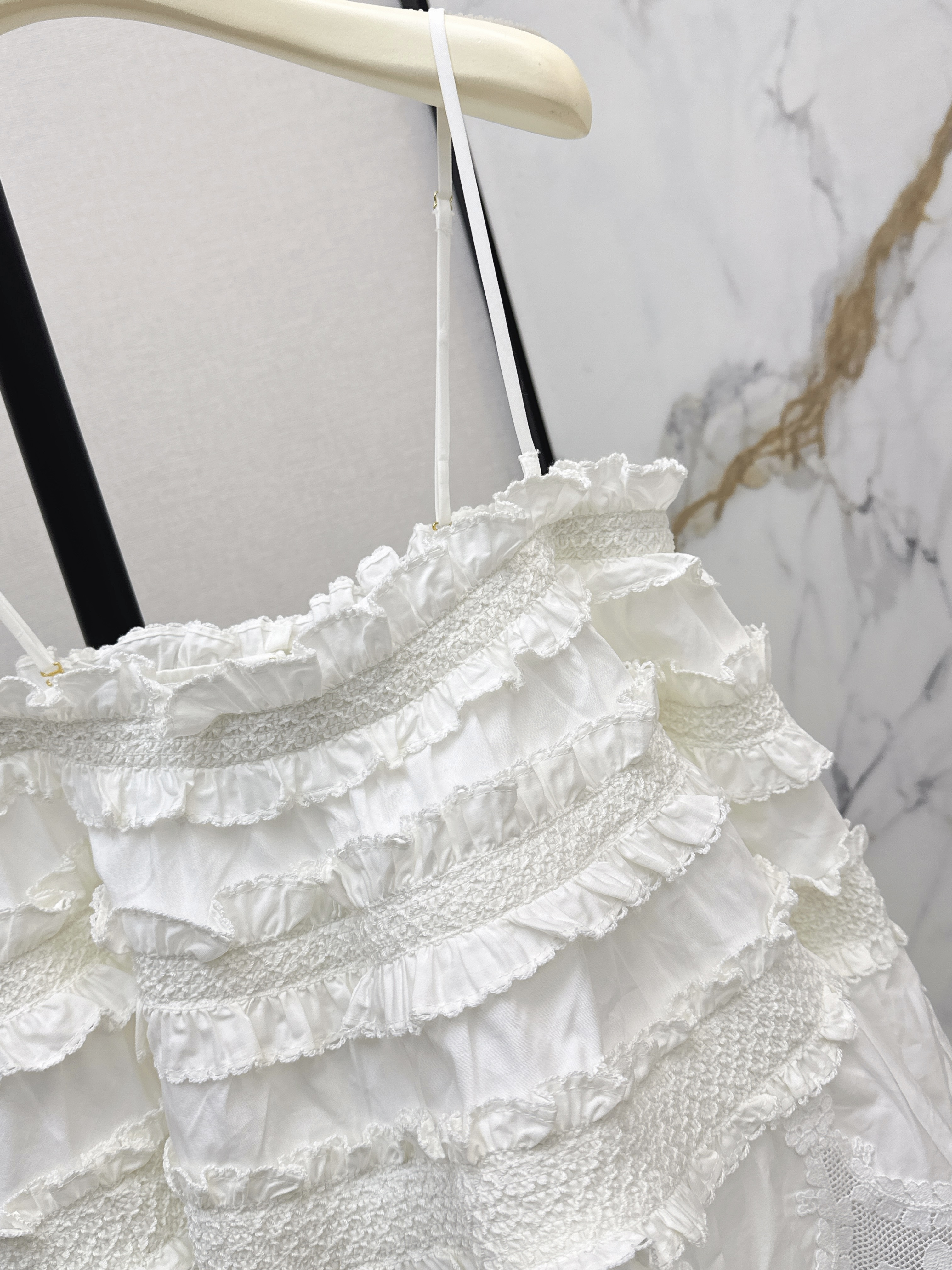 Zimm 26ss ruffle camisole top
