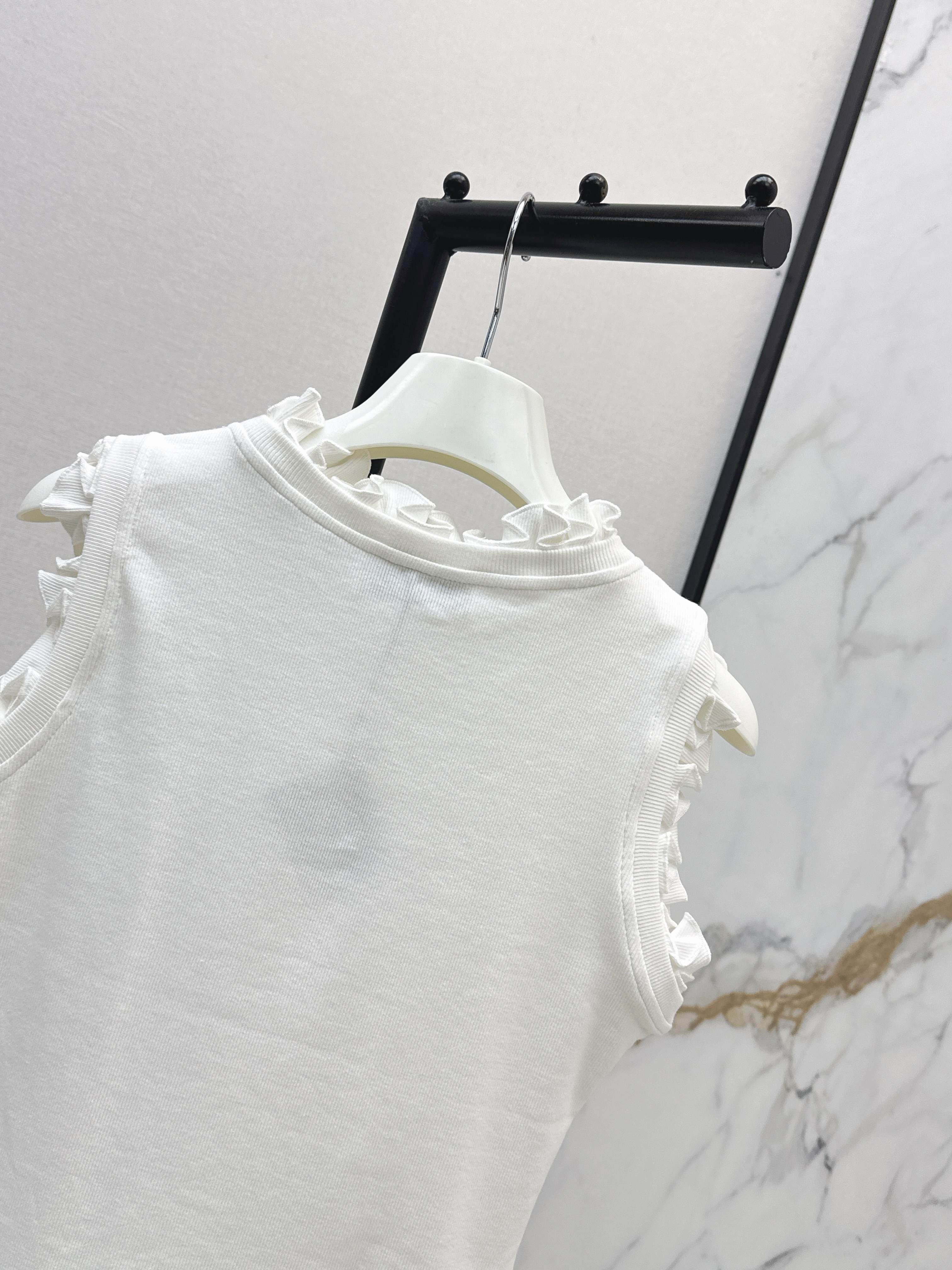 Loe 26ss ruffle vest