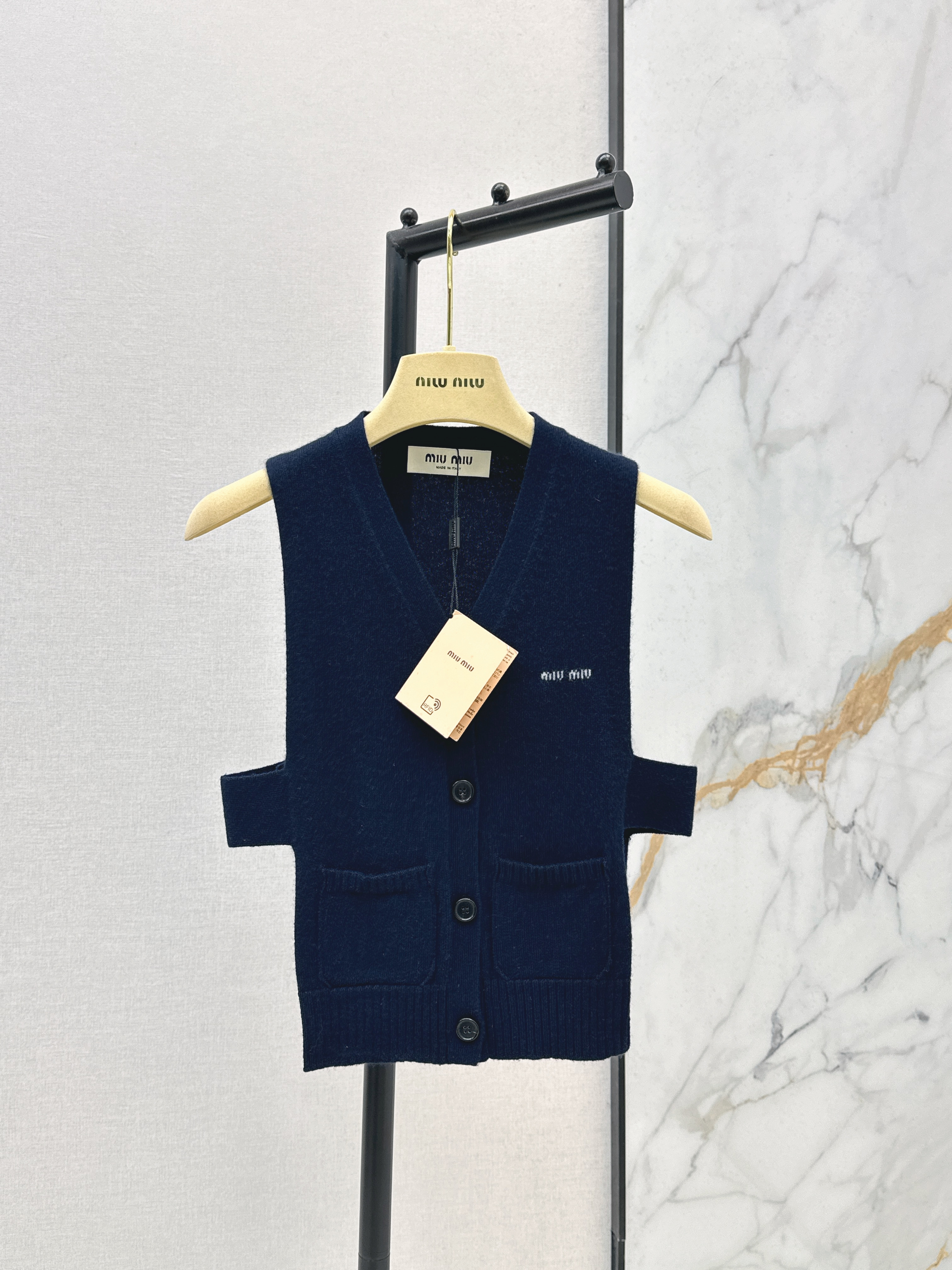 Miu 26ss cashmere vest