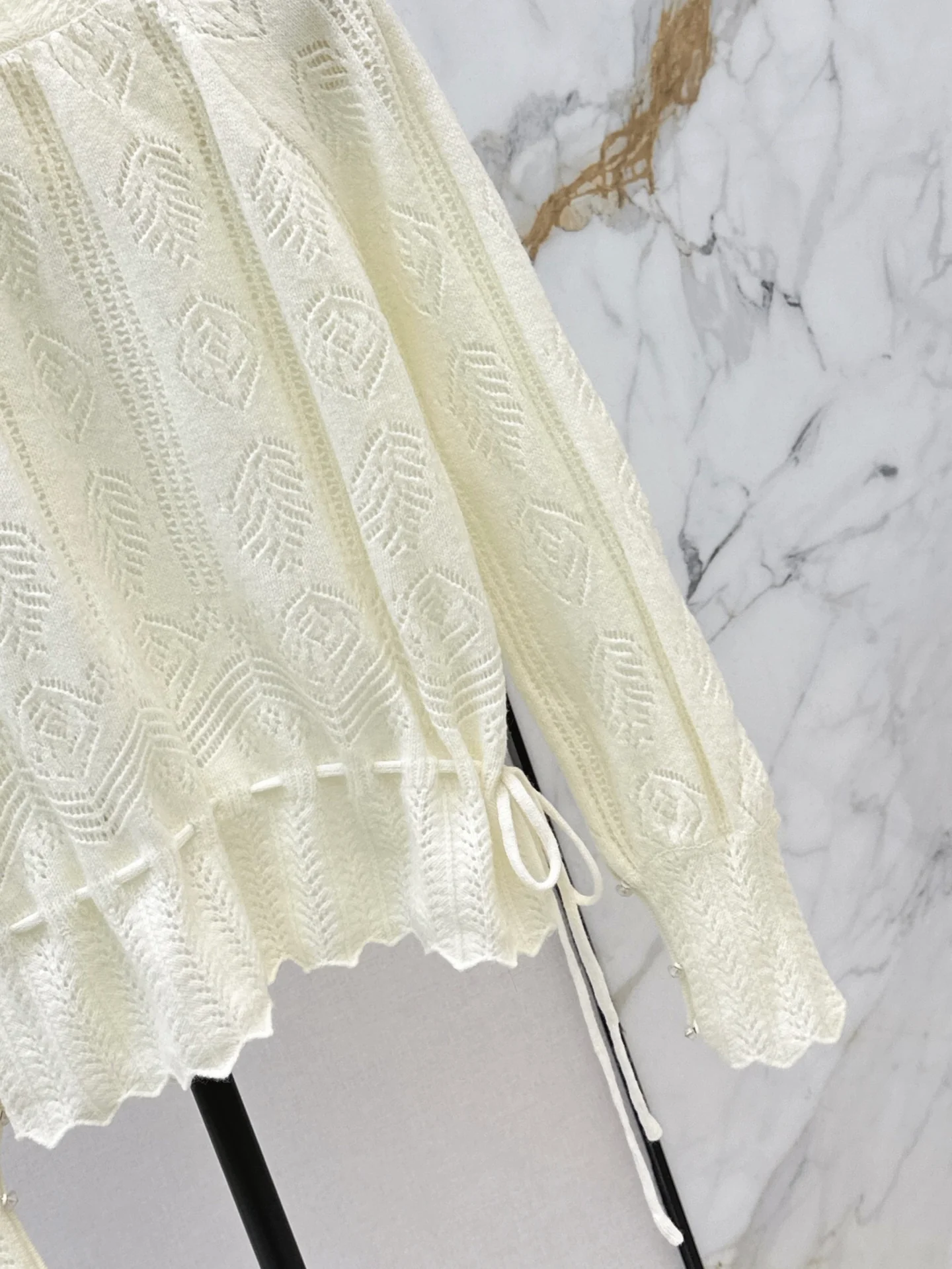 Chan 256ss drawstring sweater