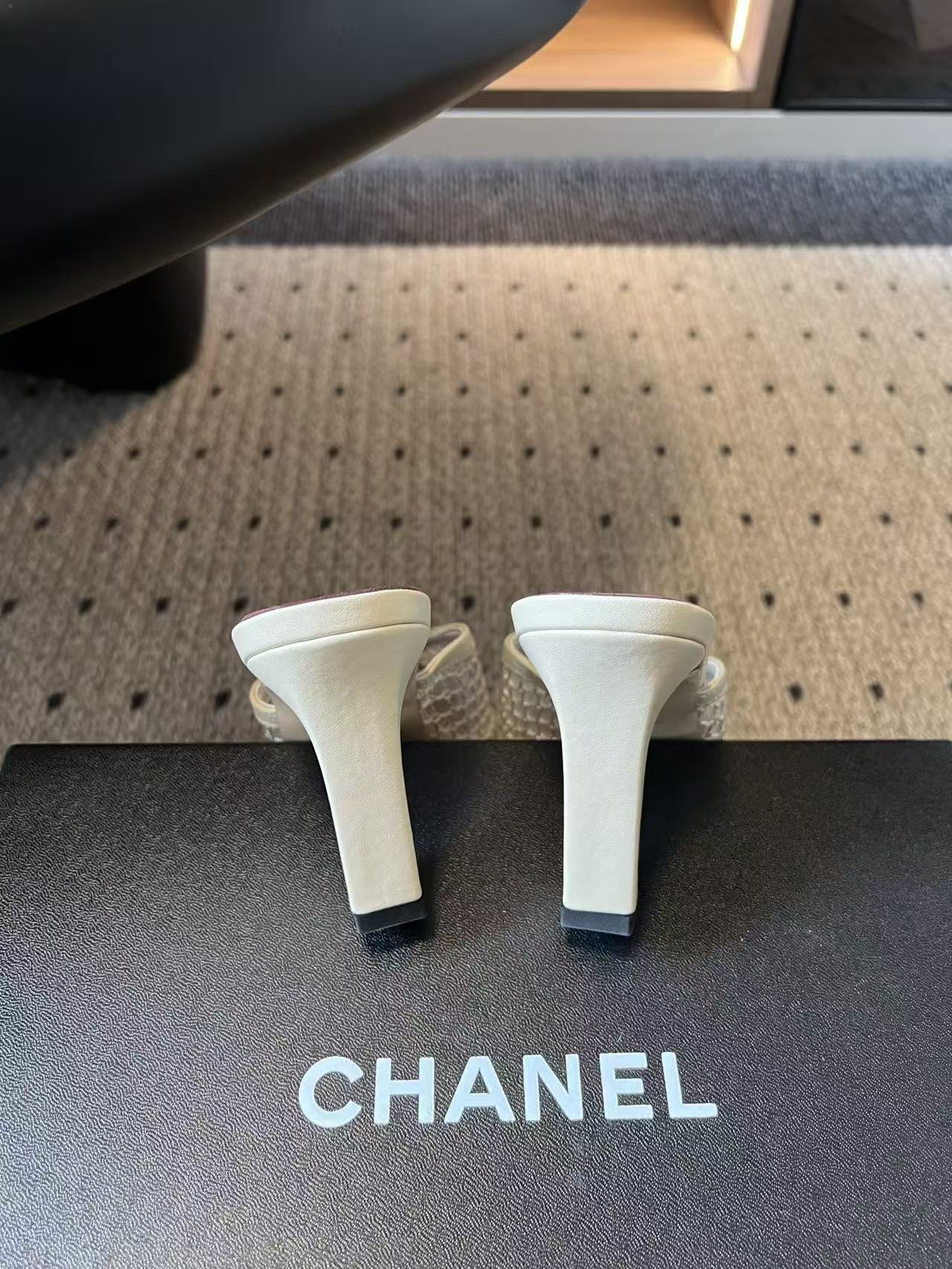 Chan 26ss point toe heel sandal