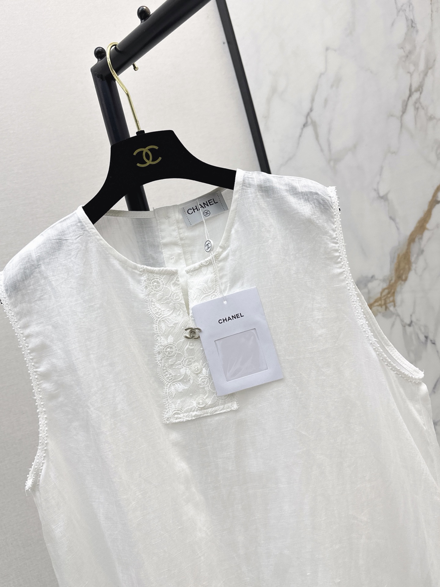 Chan 26ss lace trim linen vest