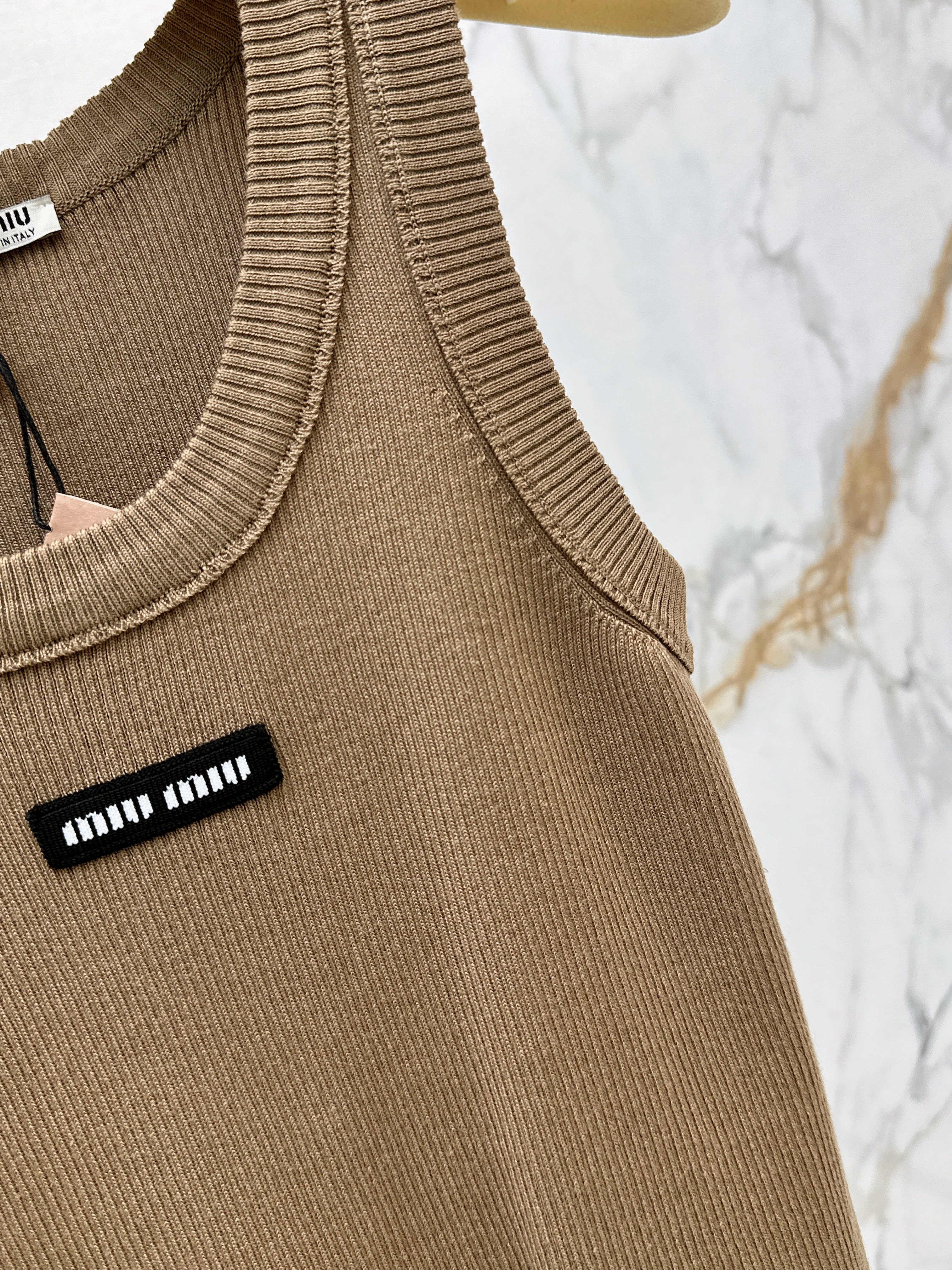 Miu 26ss sleeveless vest