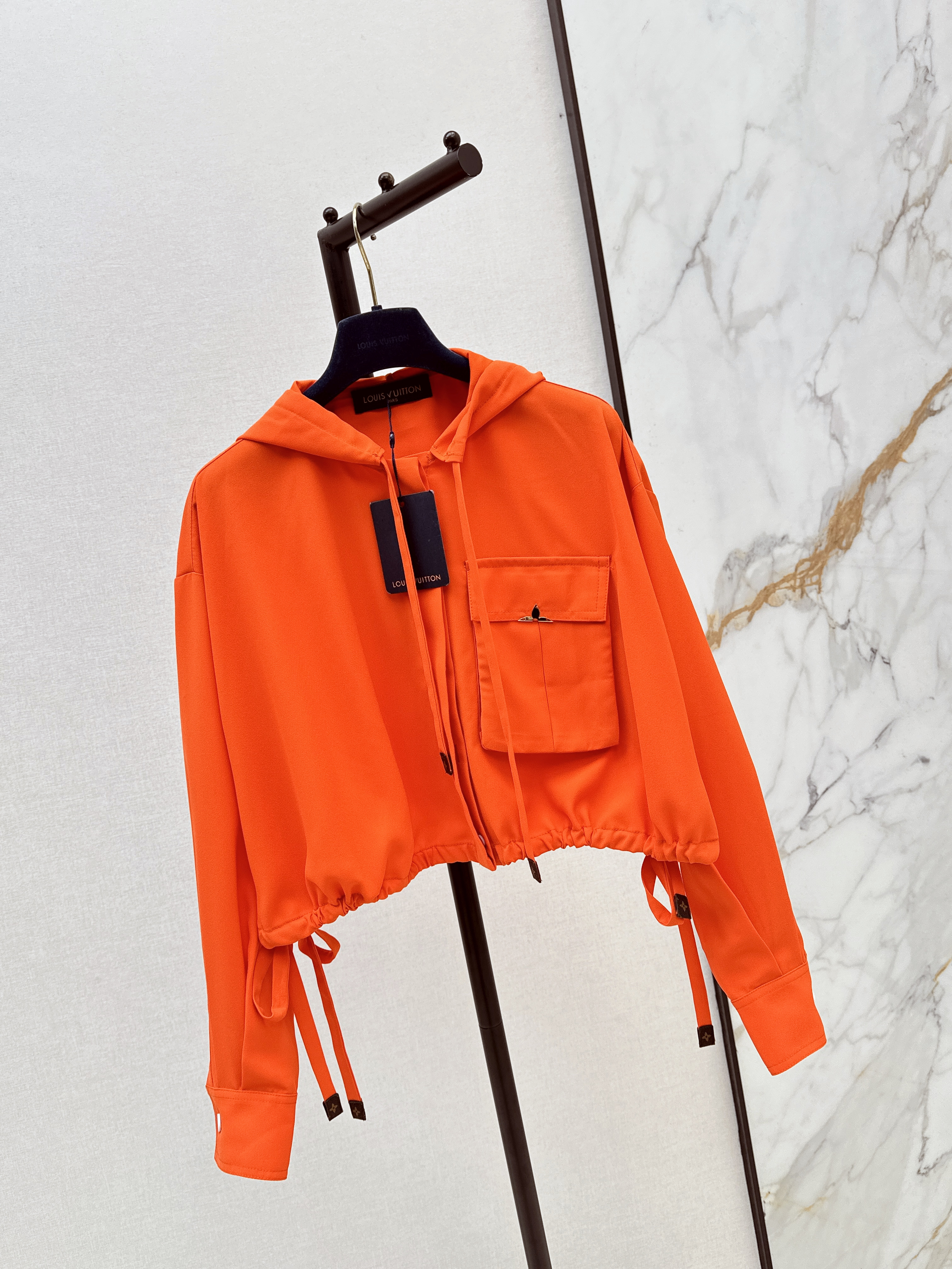 Loui 26ss hoodeddrawstring top