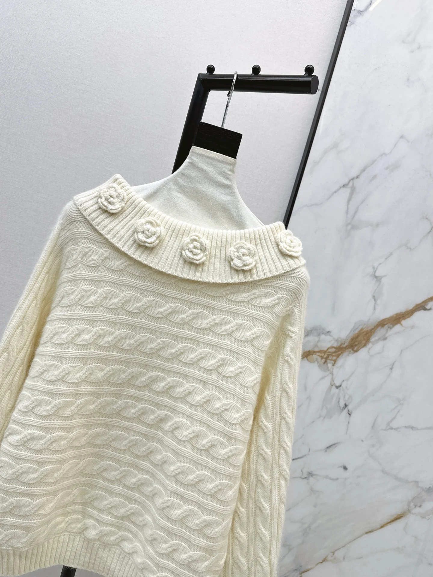 Chan 26ss off shoulder top sweater