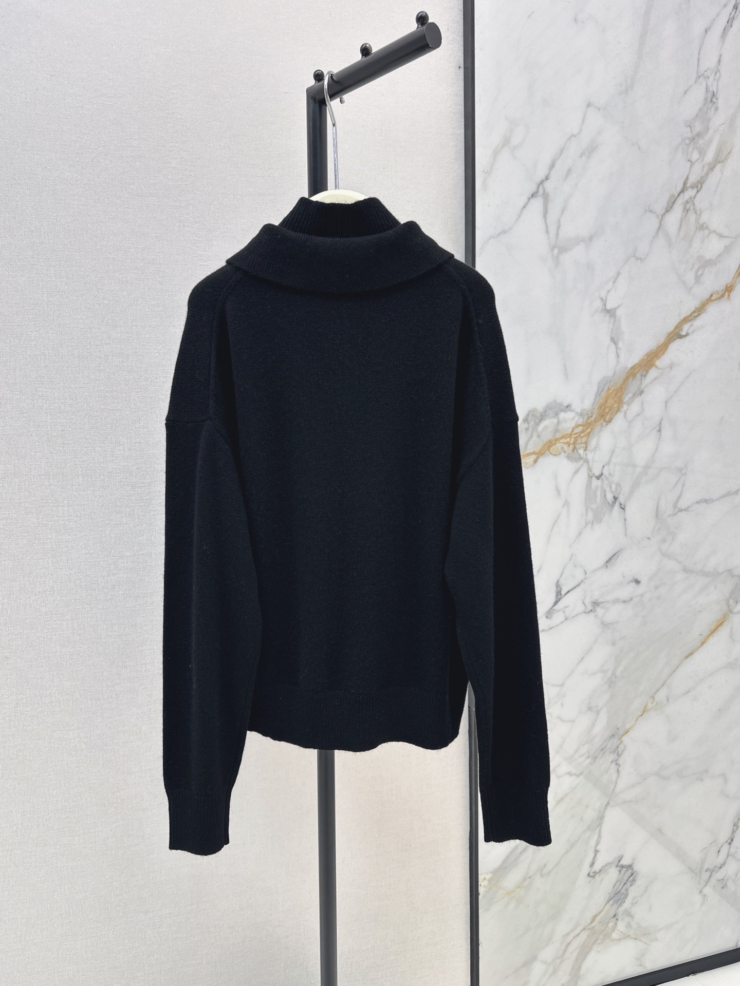 Her 26ss cashmere sweater