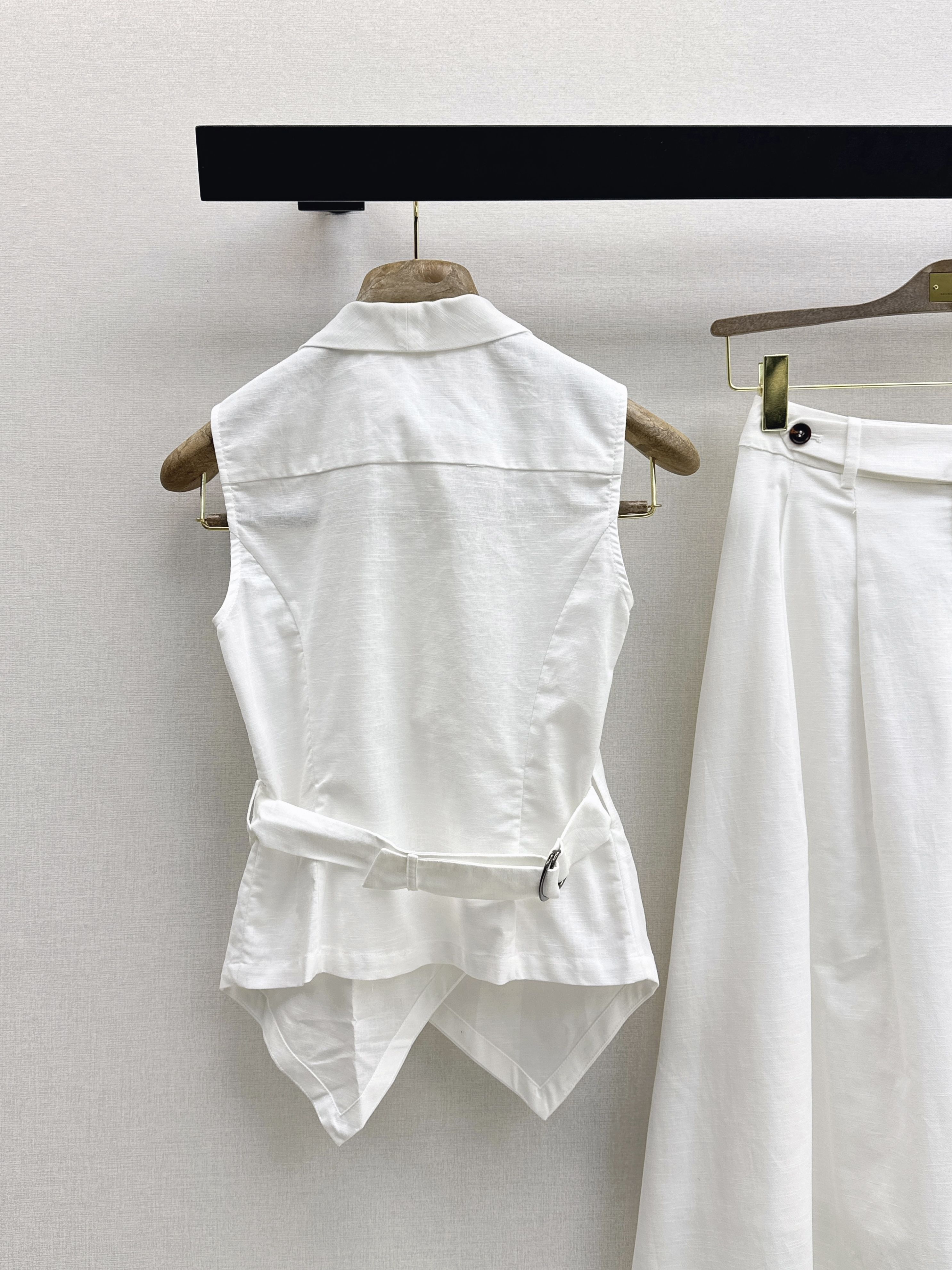 Brun 26ss sleeveless top skirt set