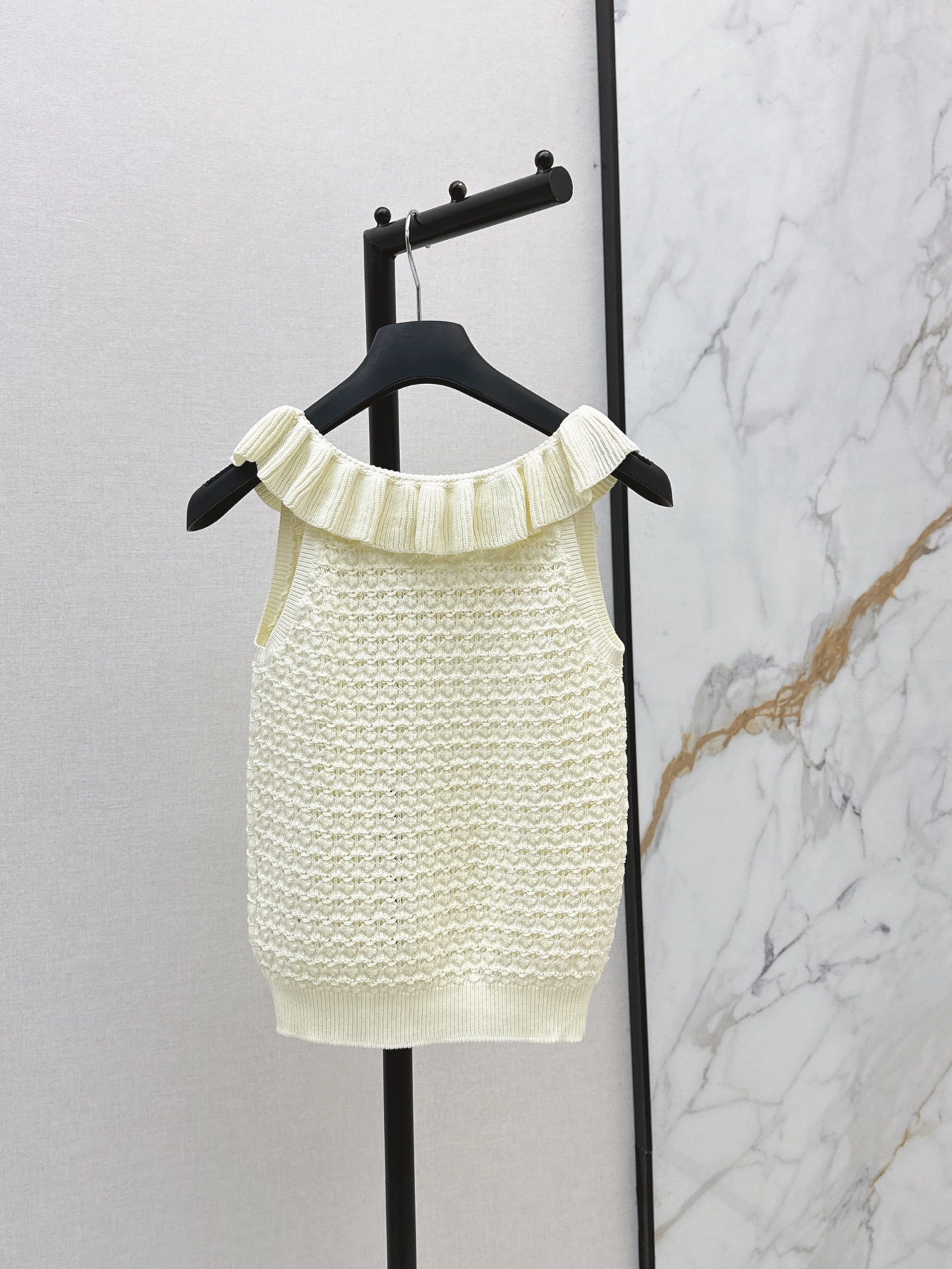 CD 26ss ruffle hollow vest