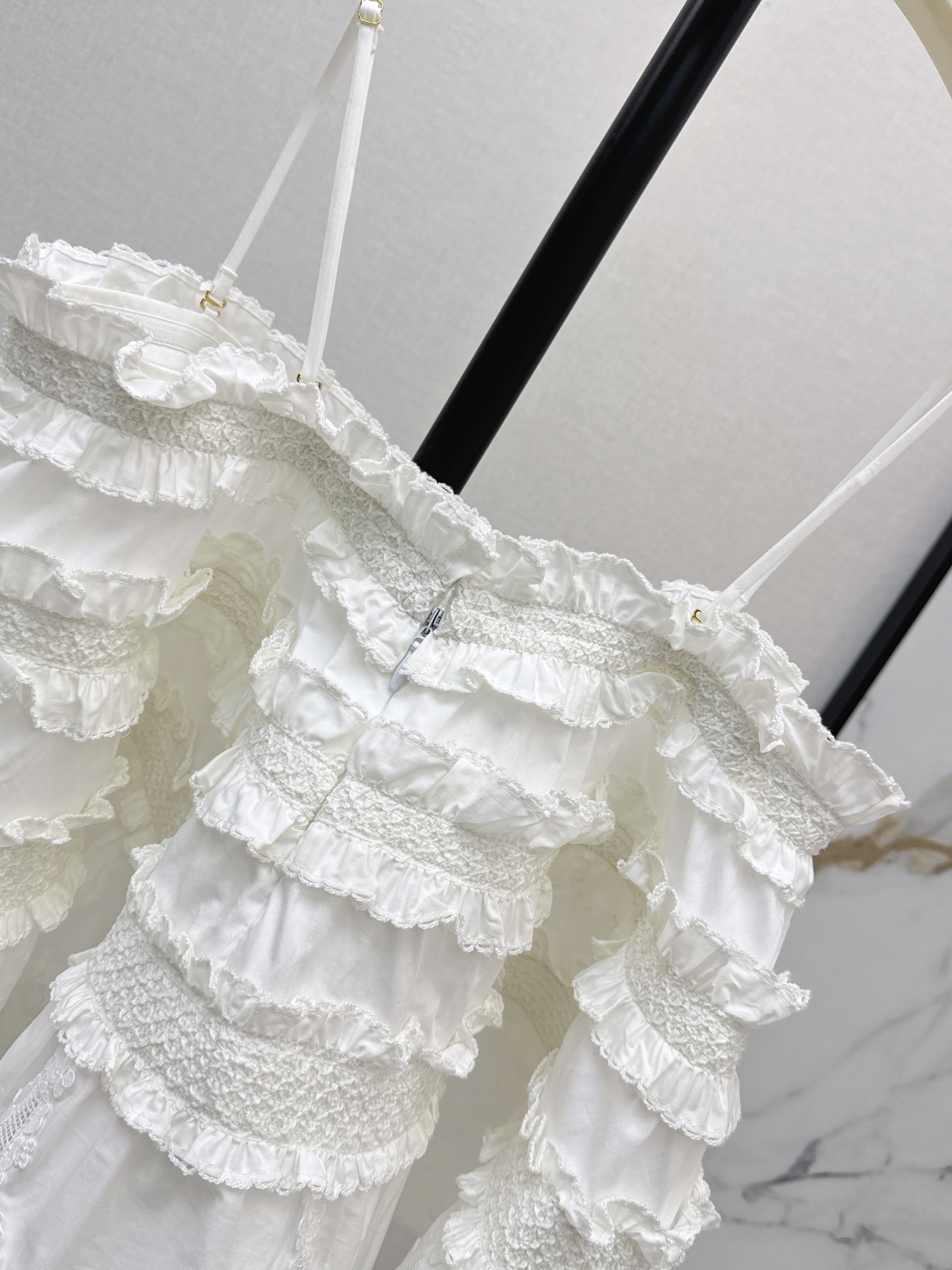 Zimm 26ss ruffle camisole top