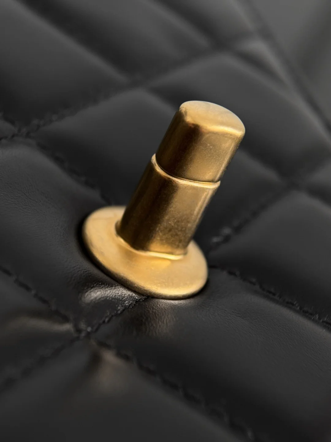 Chan 25S chain shoulder bag