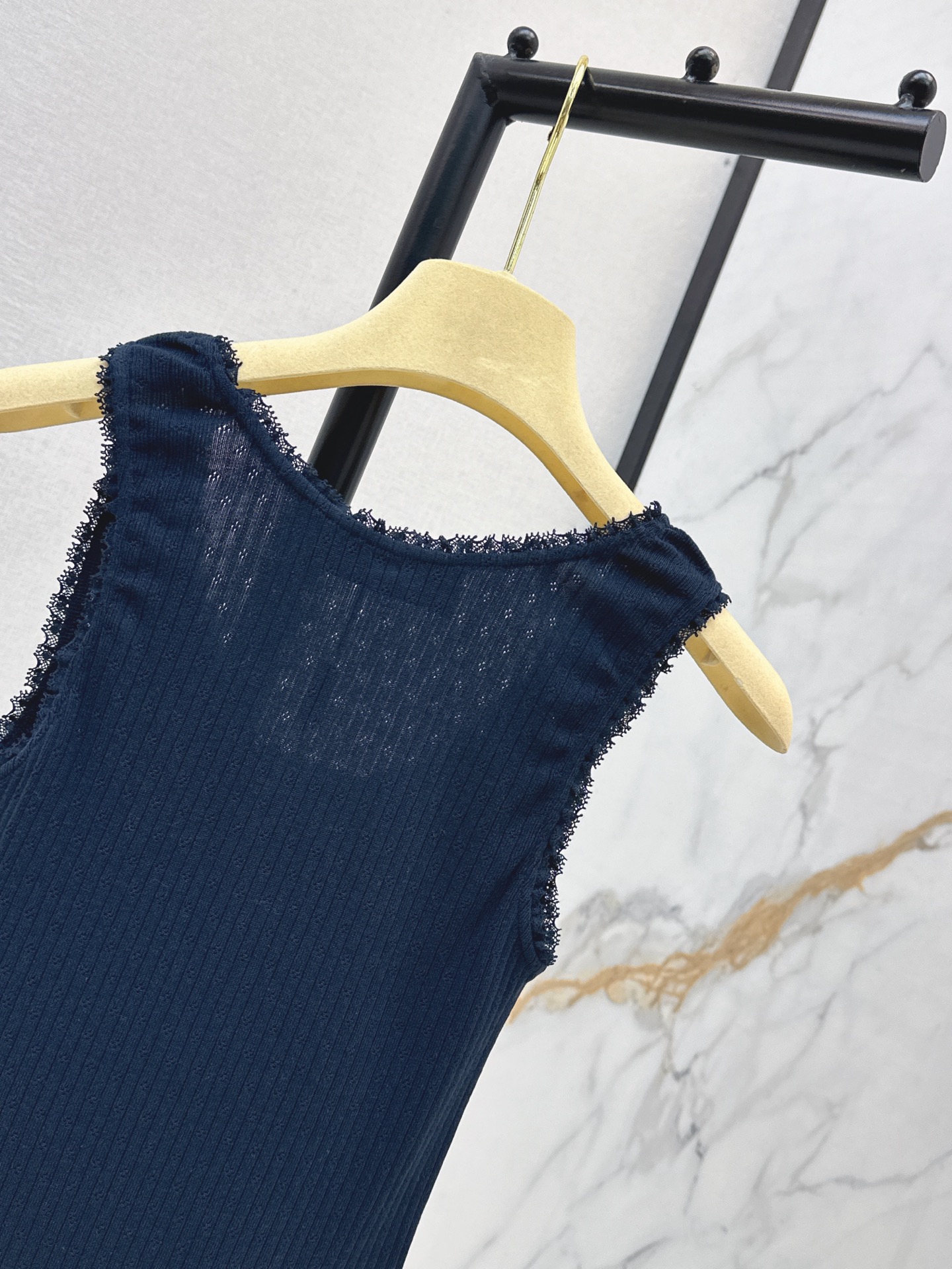Miu 26ss lace ruffle vest