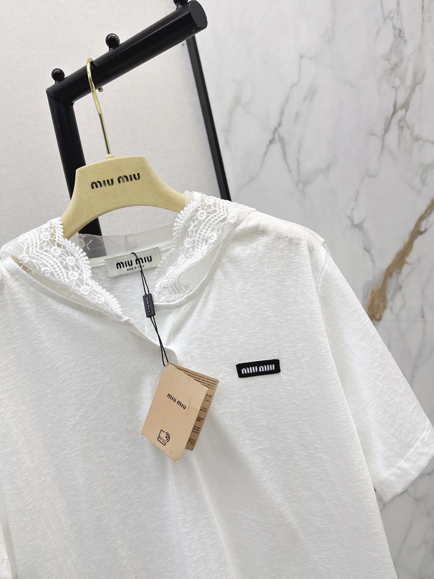 Miu 26ss lace hooded t-shirt