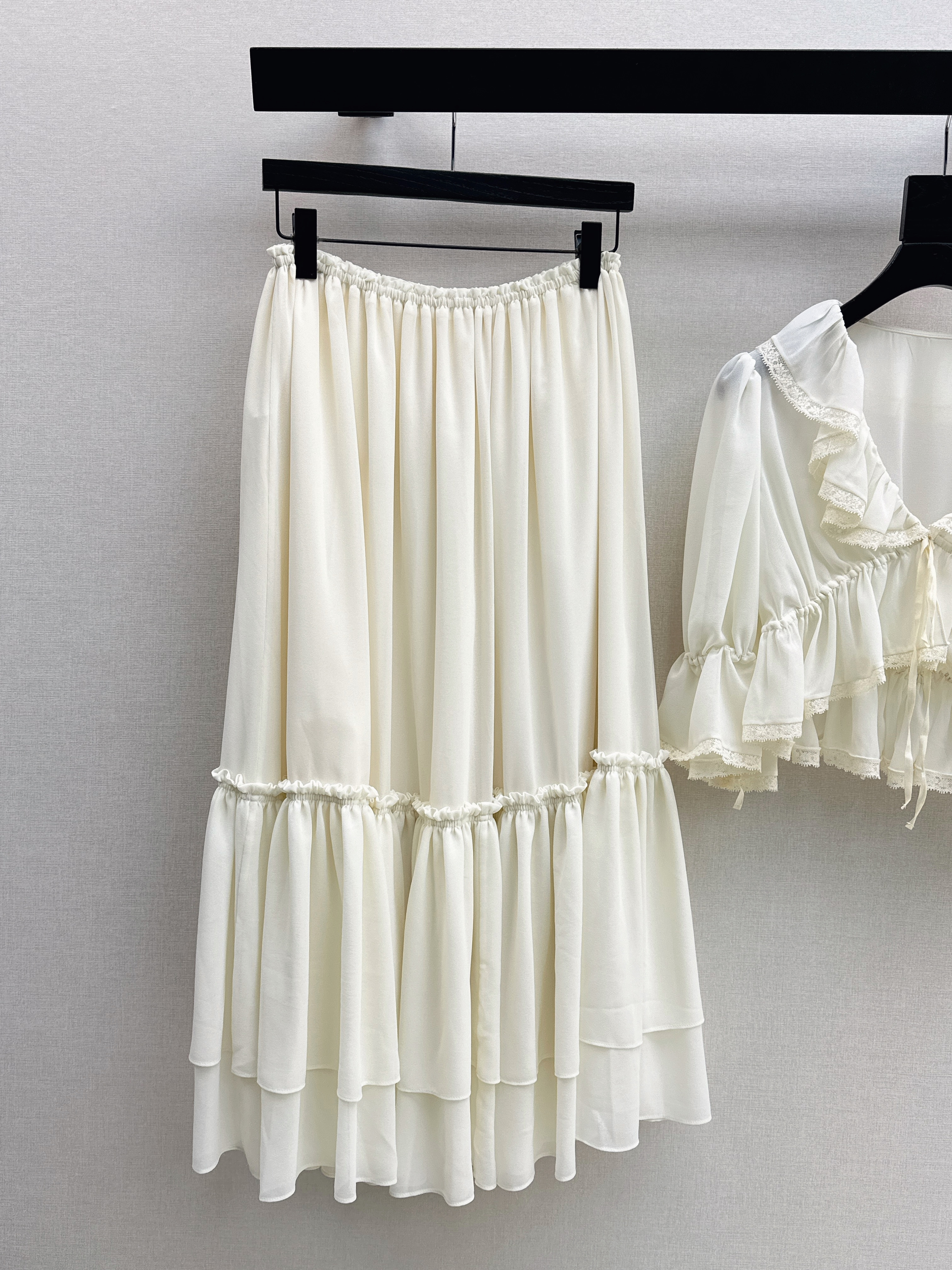 Chol 26ss ruffle top skirt set