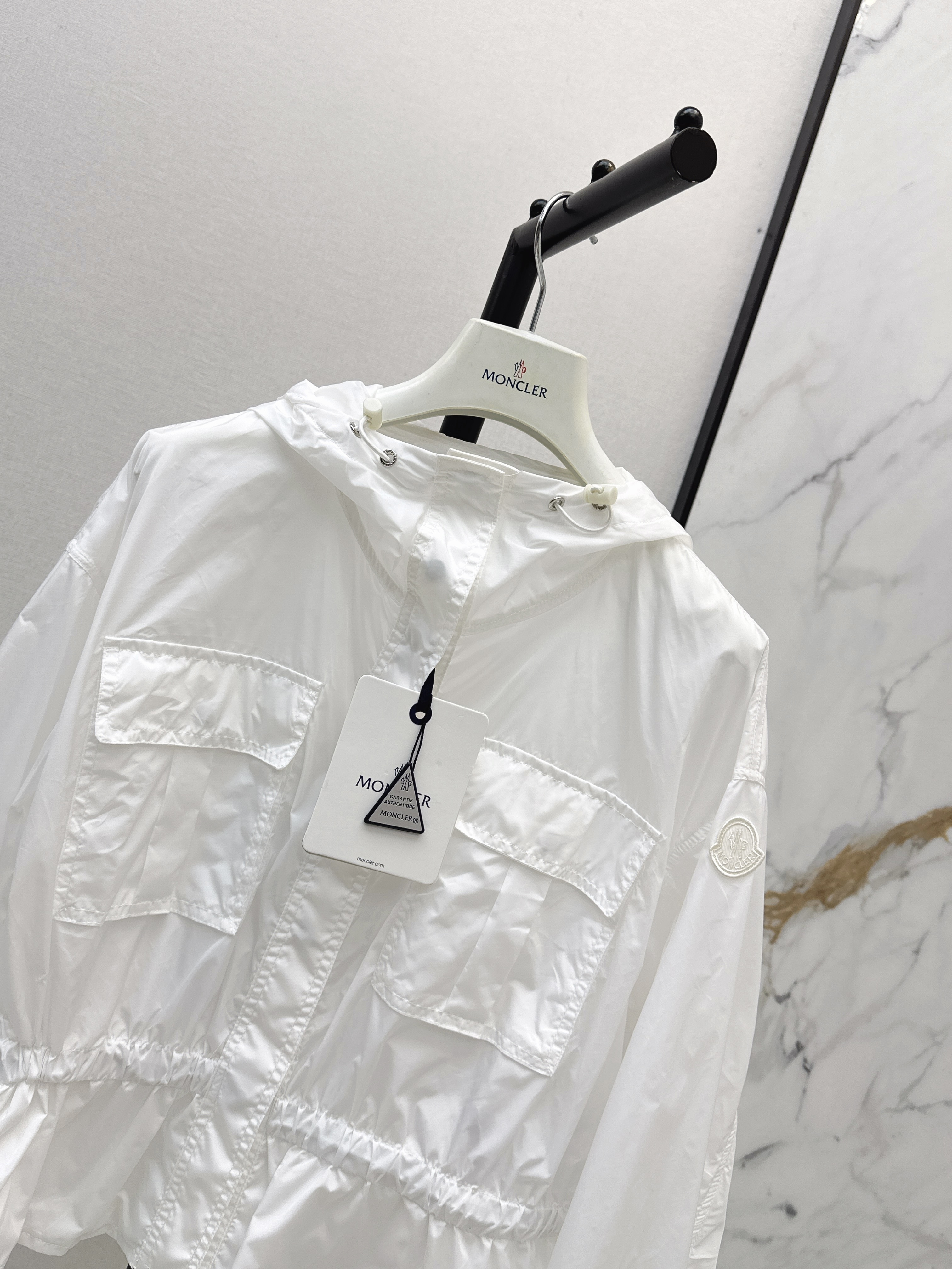 Monc 26ss hodded windbreaker