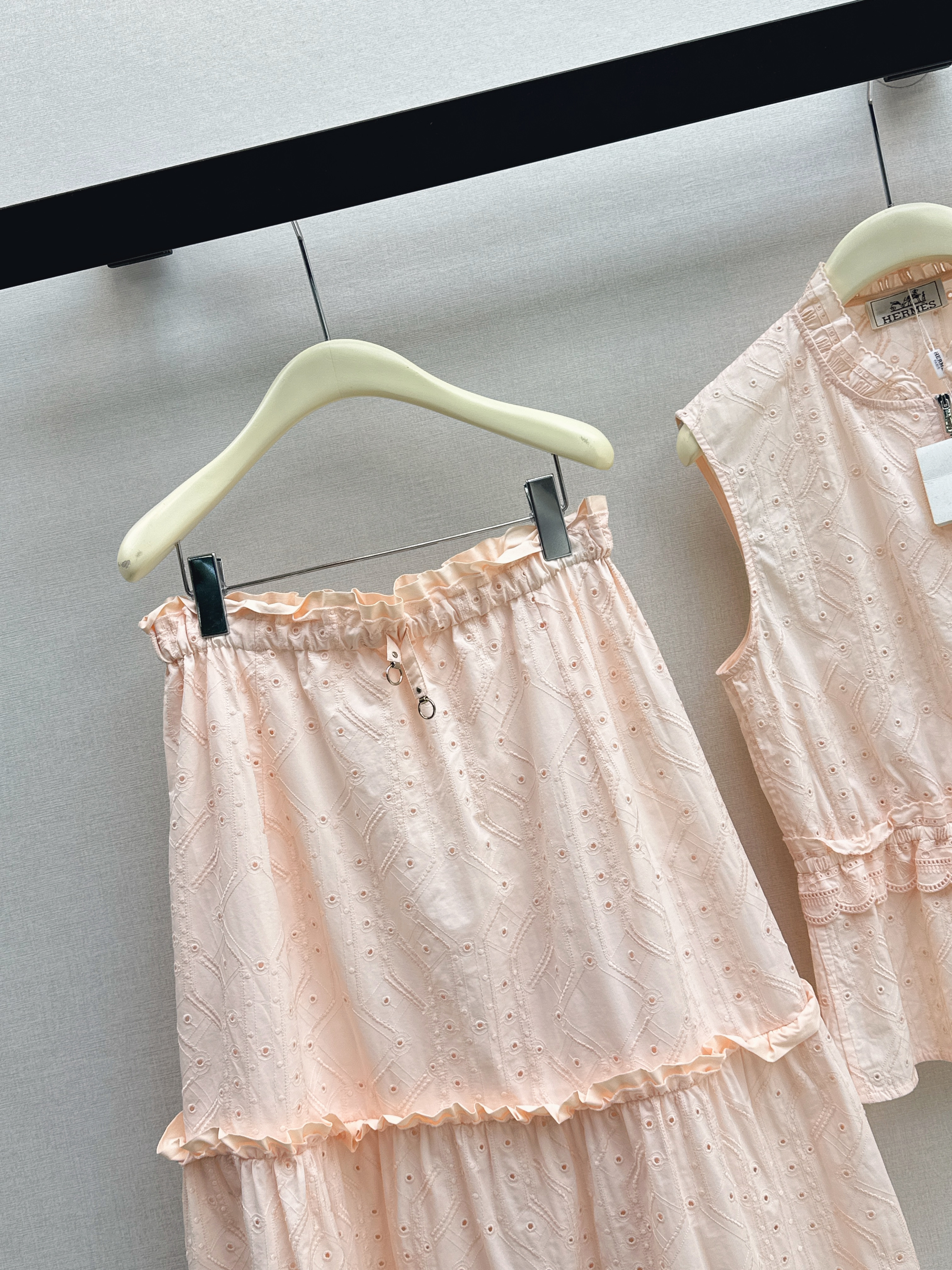 Herm 26ss embroidert vest skirt set